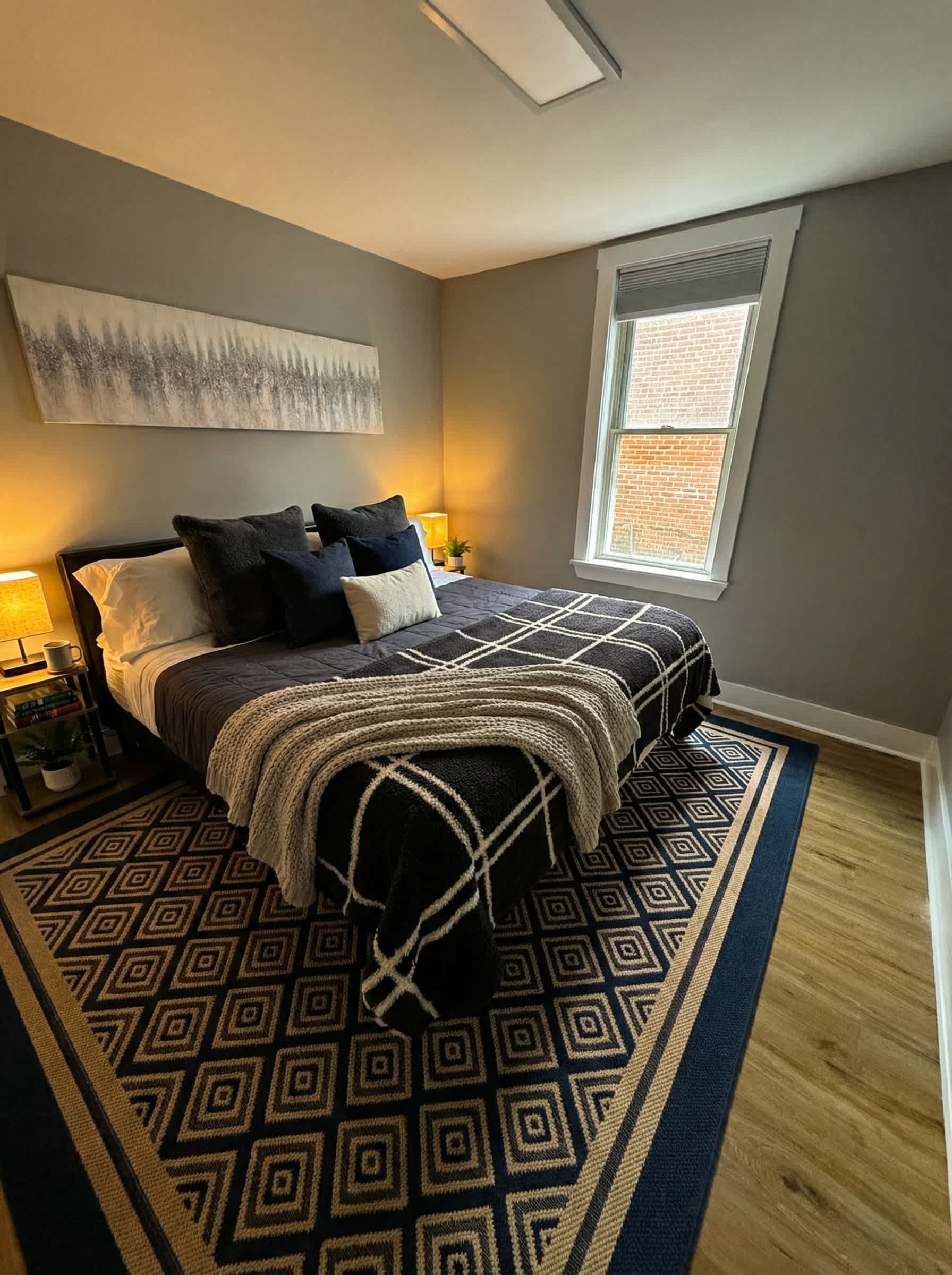 Cozy unit, King bed & laundry 2