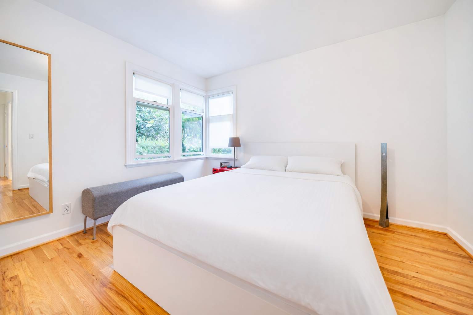 Open Layout with Patio! Cozy 2BR by the UW Arboretum 4