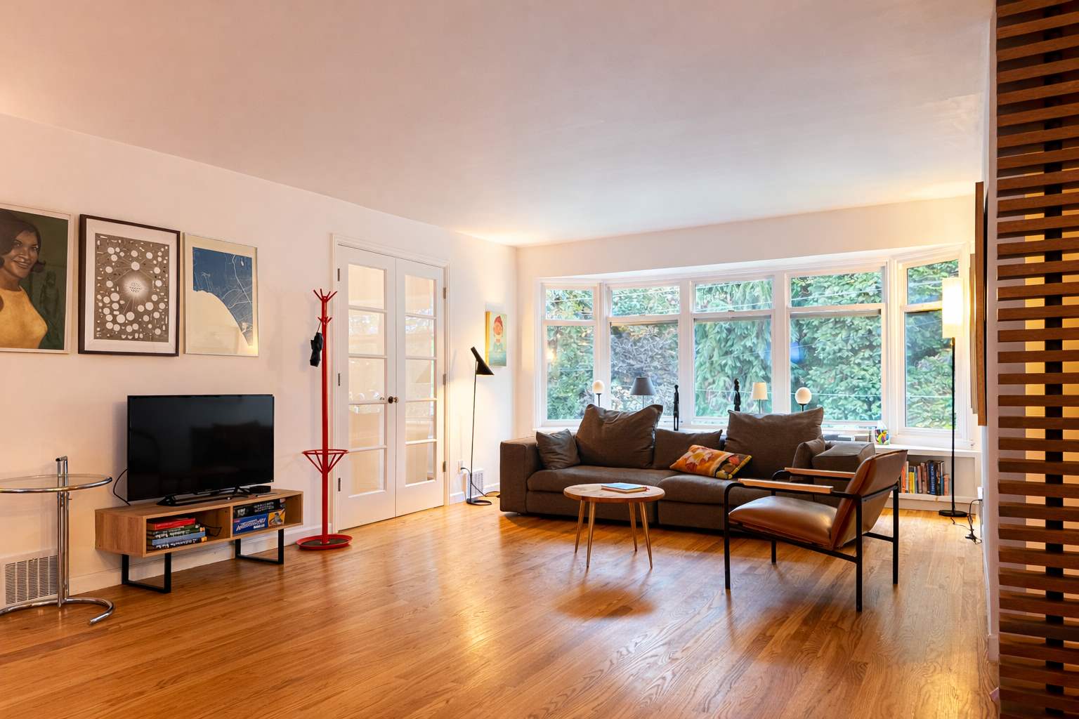 Open Layout with Patio! Cozy 2BR by the UW Arboretum 5