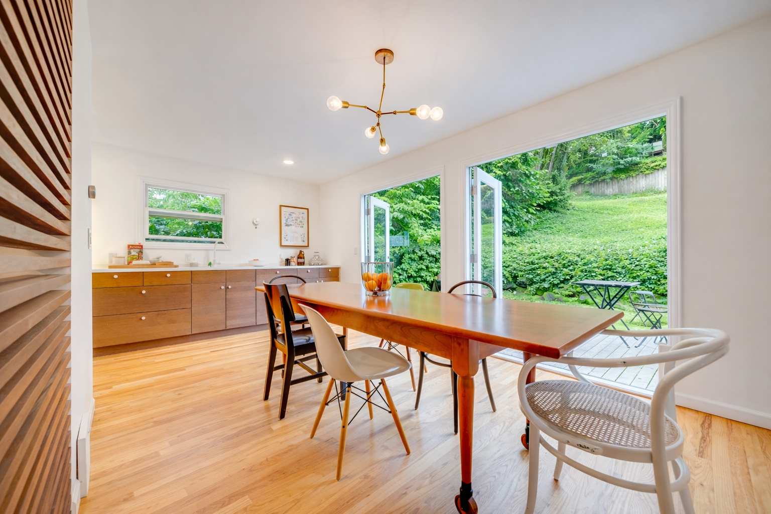 Open Layout with Patio! Cozy 2BR by the UW Arboretum 3