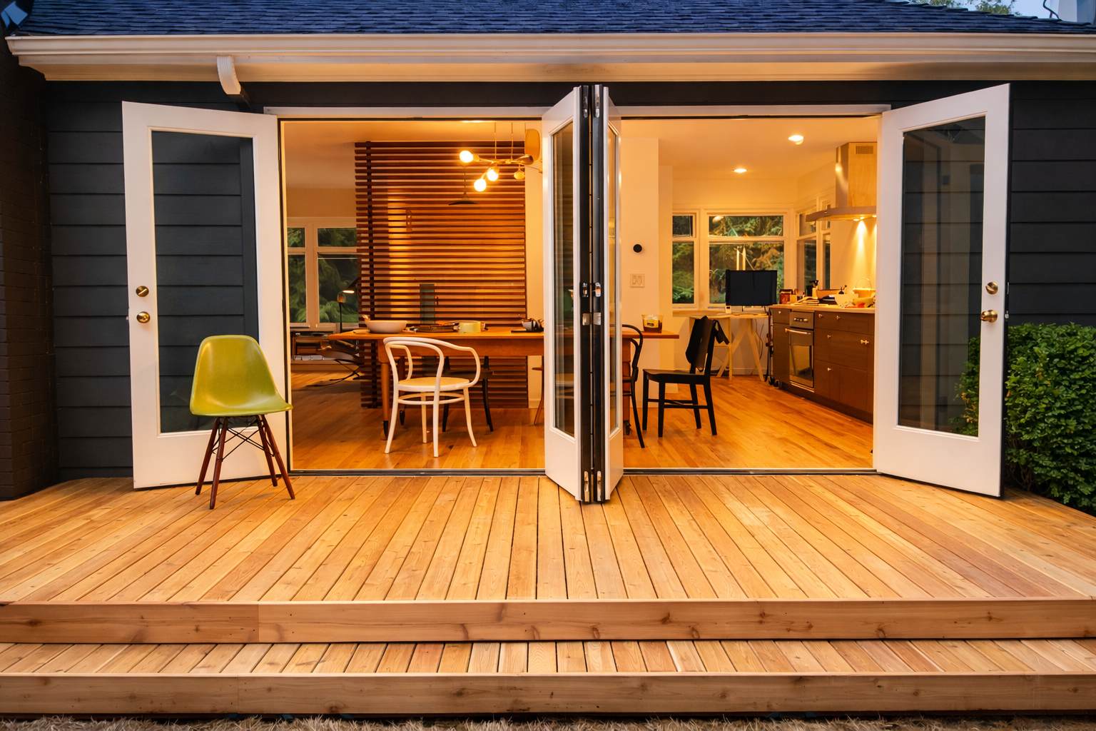 Open Layout with Patio! Cozy 2BR by the UW Arboretum