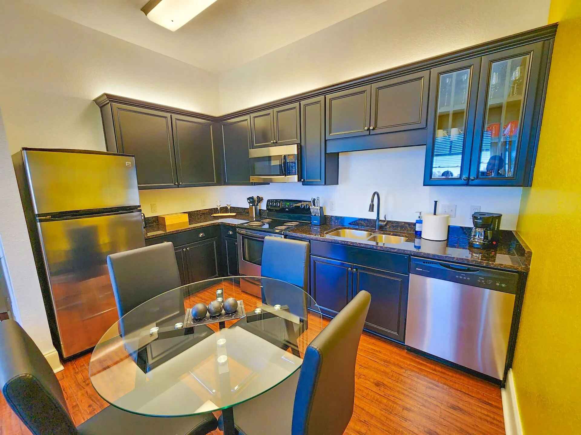 30A Inn Suites Signature King Suite 104 | Photo 8