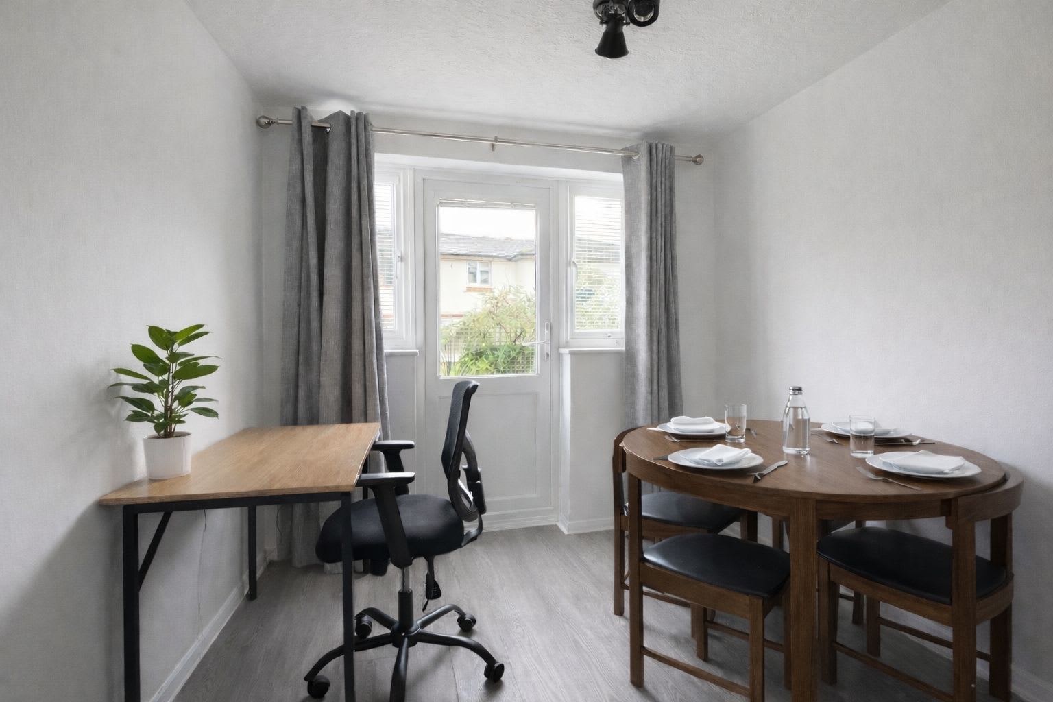 Smart Home with Garden & Private Parking