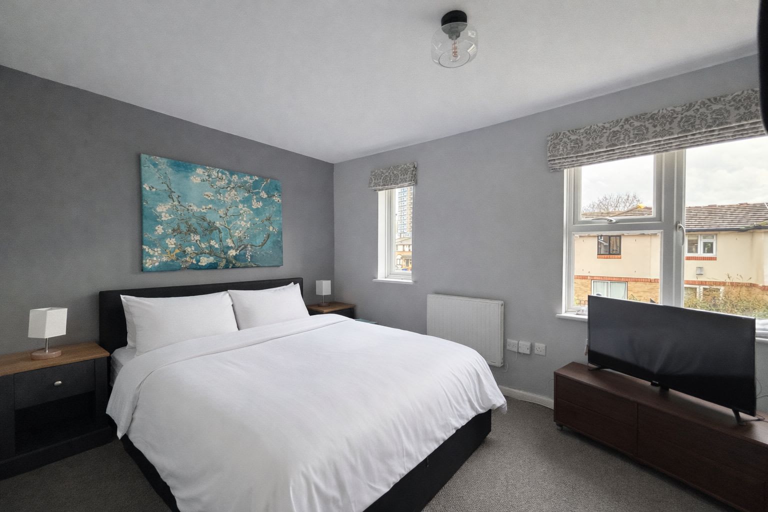 Smart Home with Garden & Private Parking