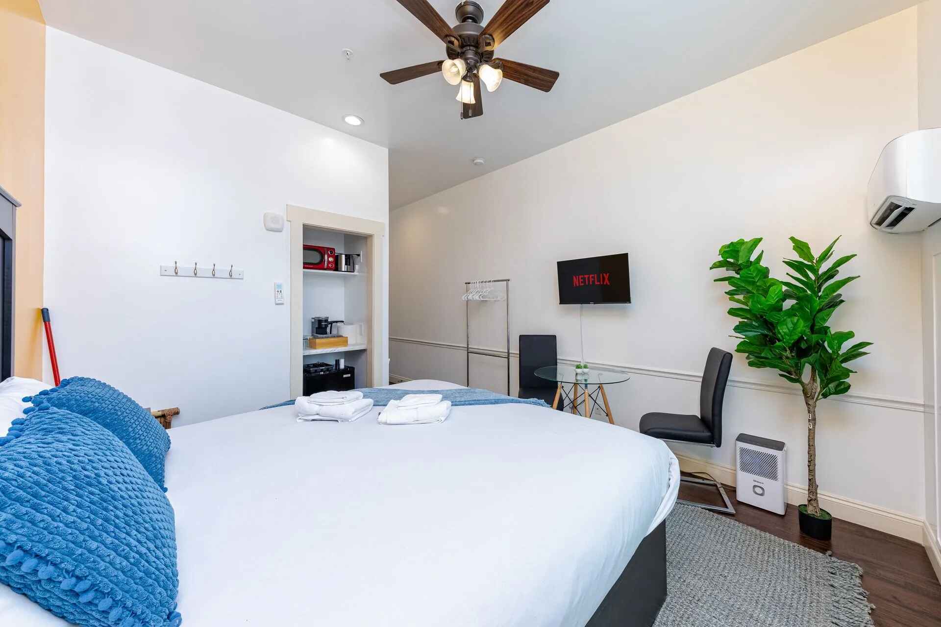 30A Inn Suites Superior Room King Queen 31 3