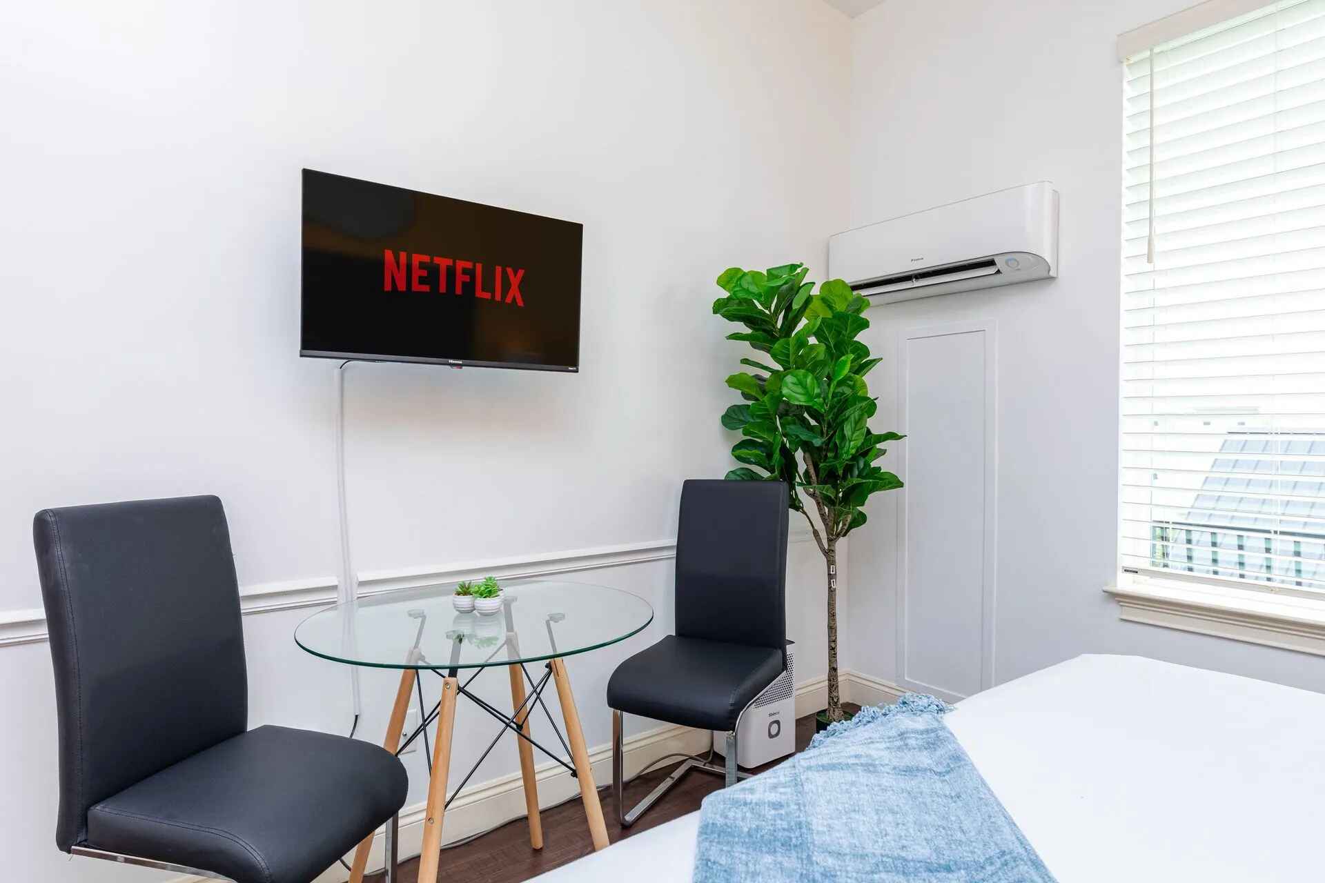 30A Inn Suites Superior Room King Queen 31 4