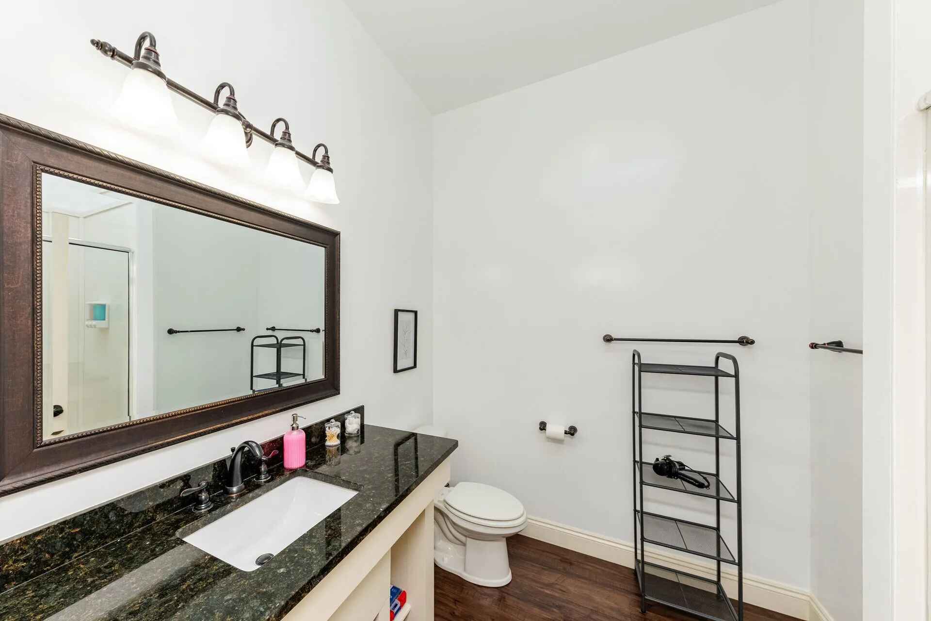 30A Inn Suites Studio King Suite 5