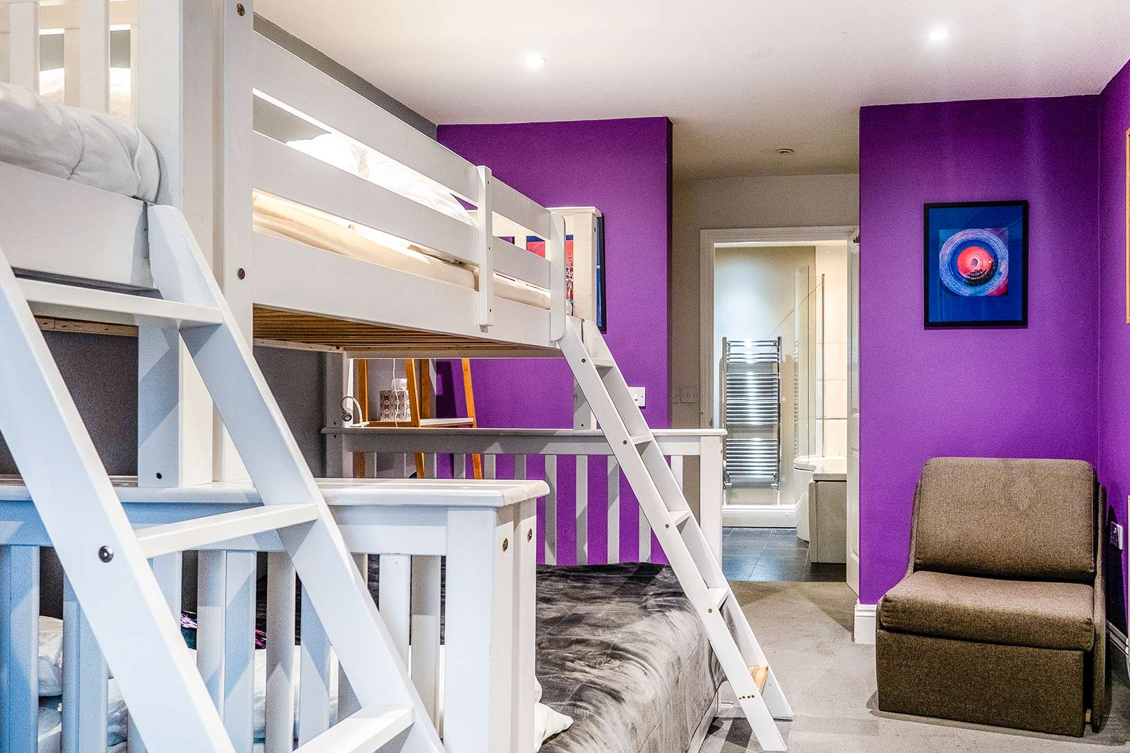 West Pier Beach - by Brighton Holiday Lets - Brighton Holiday Home - Image 4