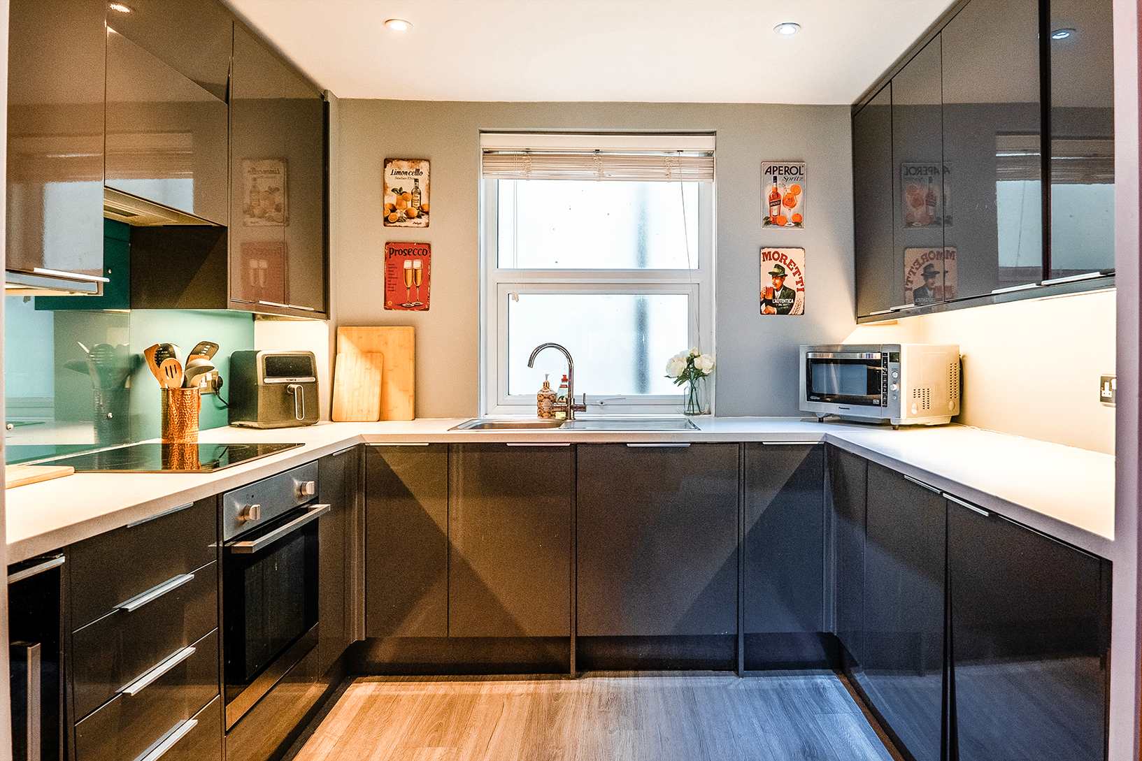 West Pier Beach - by Brighton Holiday Lets - Brighton Holiday Home - Image 6