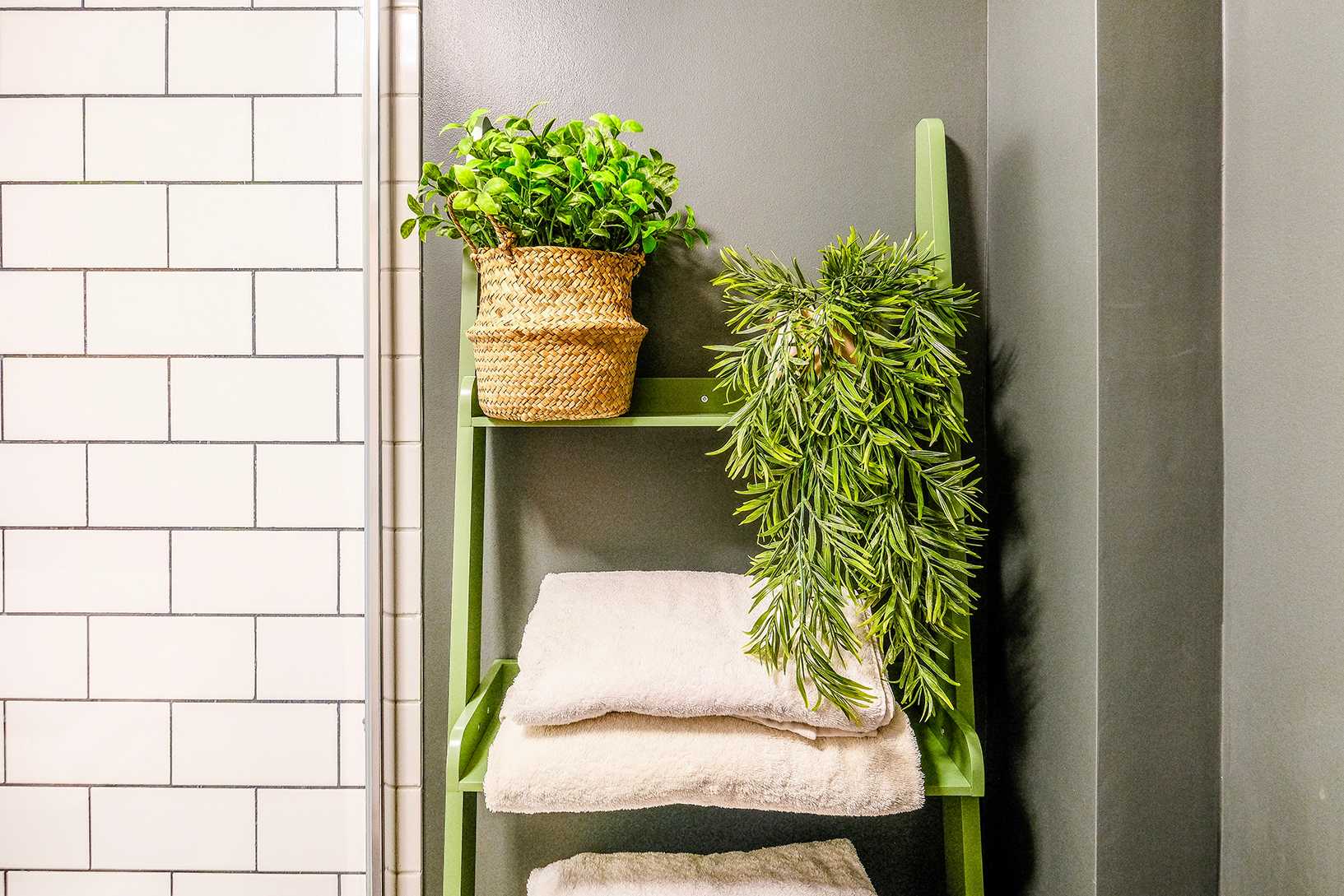 West Pier Beach - by Brighton Holiday Lets - Brighton Holiday Home - Image 2