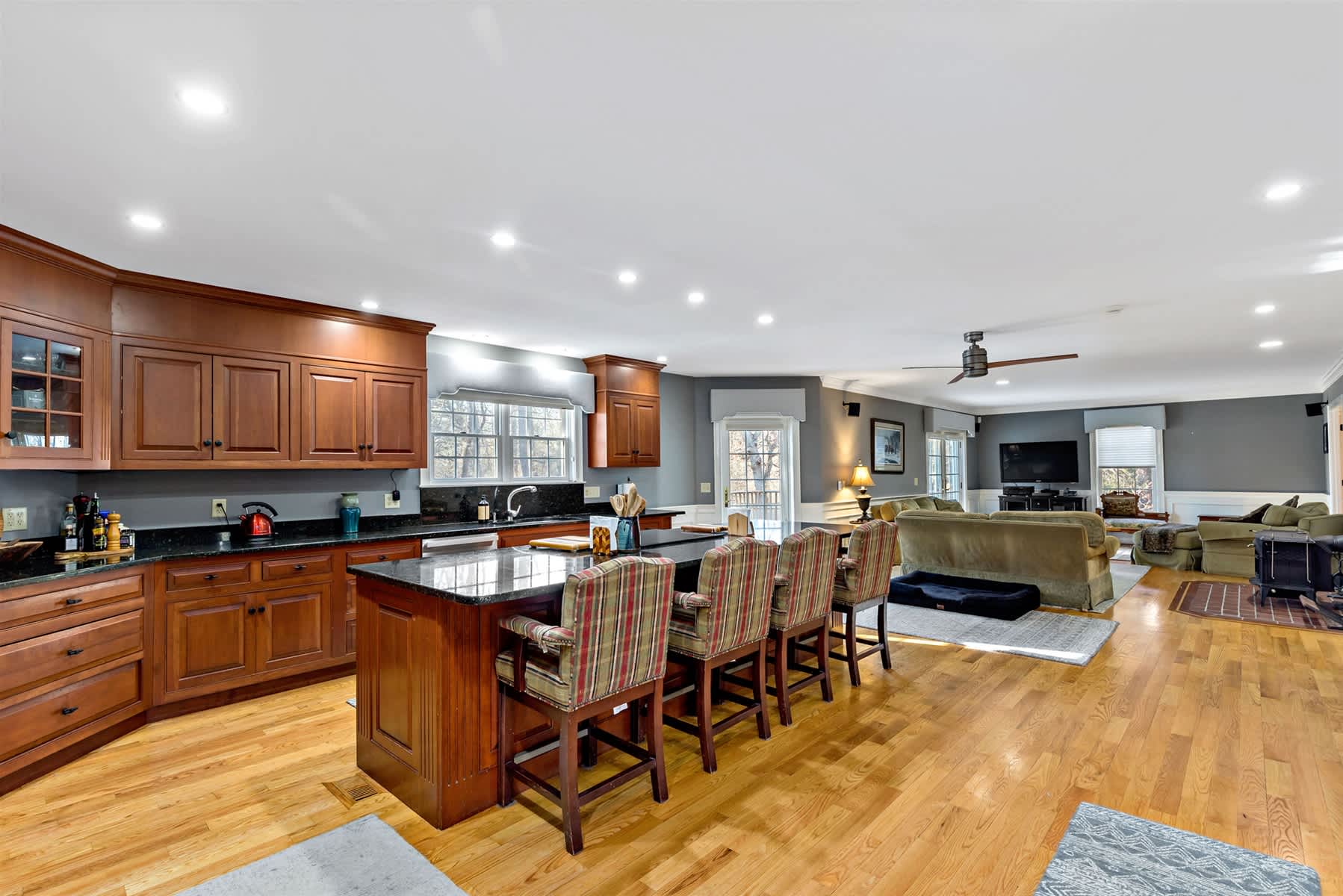 New 2026 Spectacular Cape Cod Retreat Under 10 Minutes from Mayflower Beach