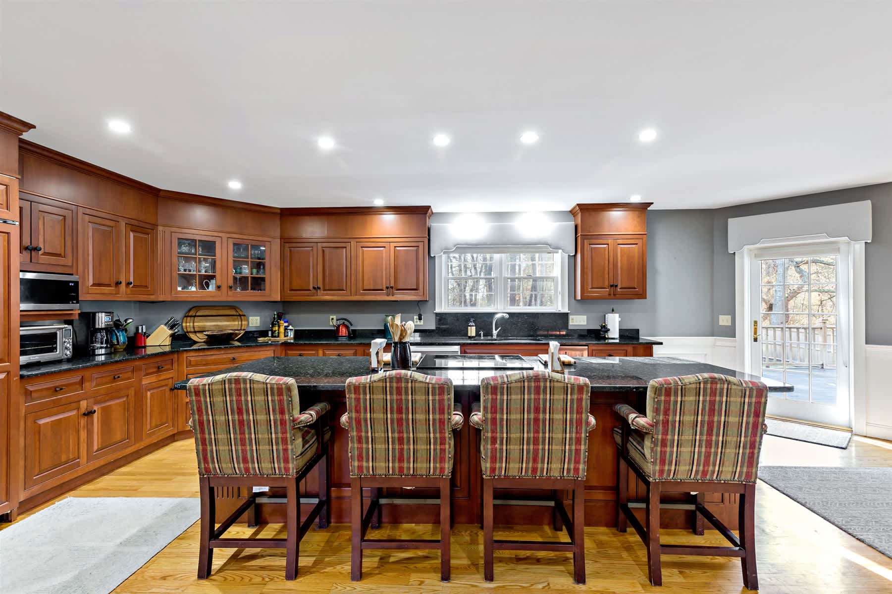 New 2026 Spectacular Cape Cod Retreat Under 10 Minutes from Mayflower Beach 3