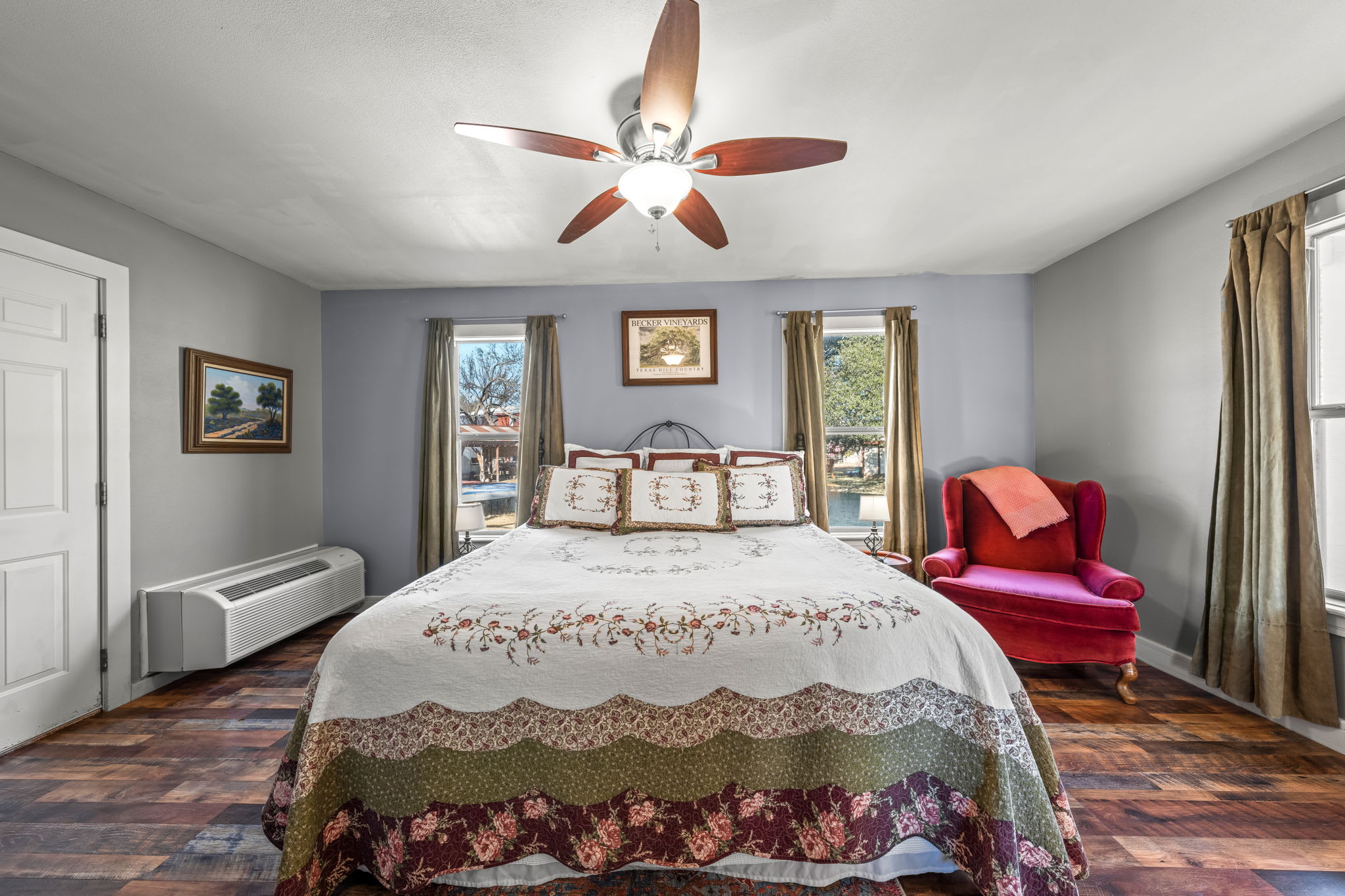 Texas Wine - Close to Luckenbach & Bar On Site — Fredericksburg, TX — vacation rental