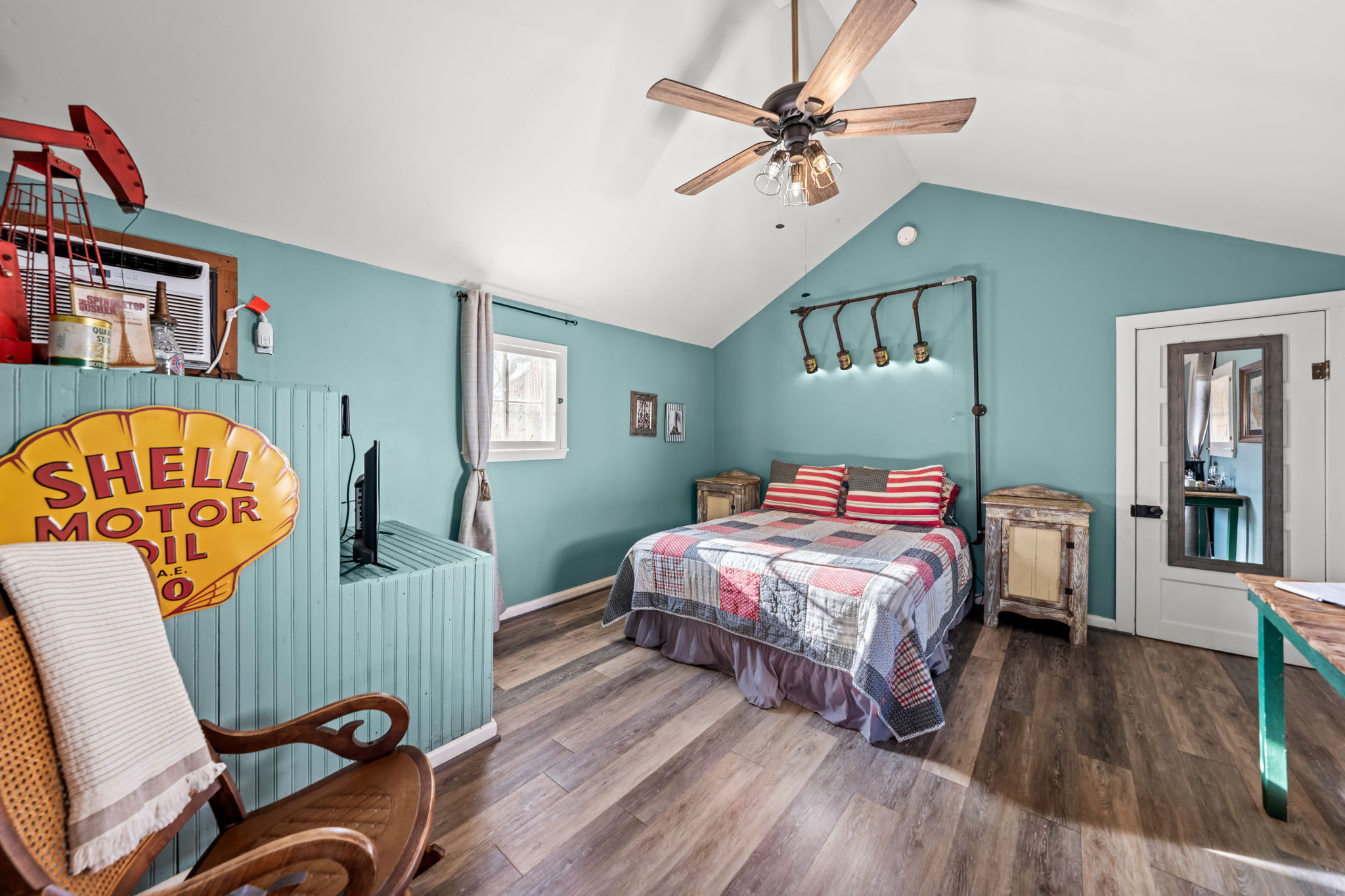 Texas Oil Boom - Close to Luckenbach & Bar On Site — Fredericksburg, TX — vacation rental