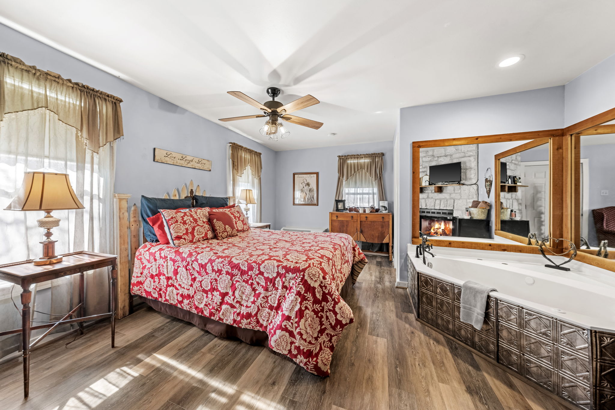 Texas Romance - Close to Luckenbach & Bar On Site — Fredericksburg, TX — vacation rental