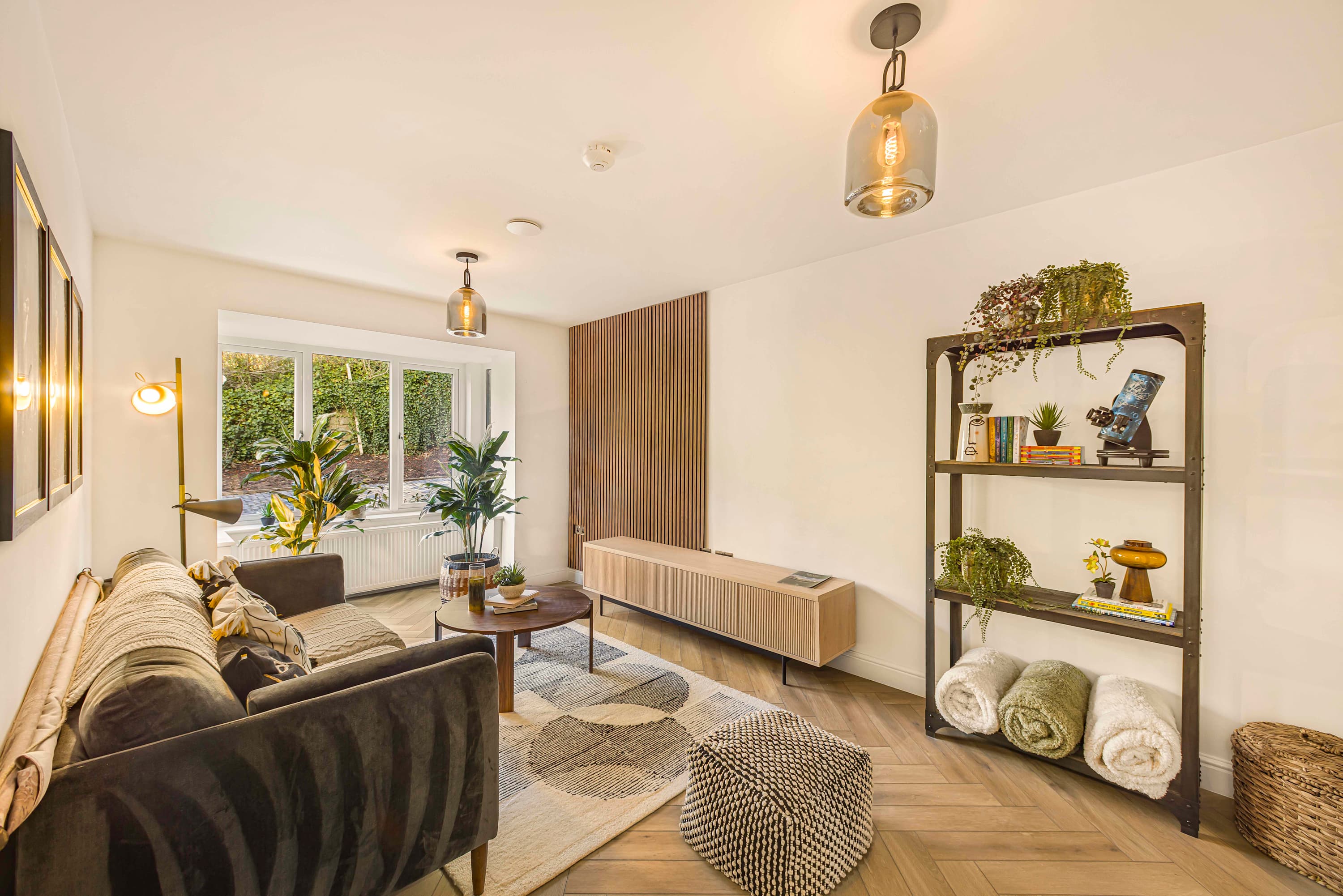 Luxury Mottram Townhouse with EV Charger