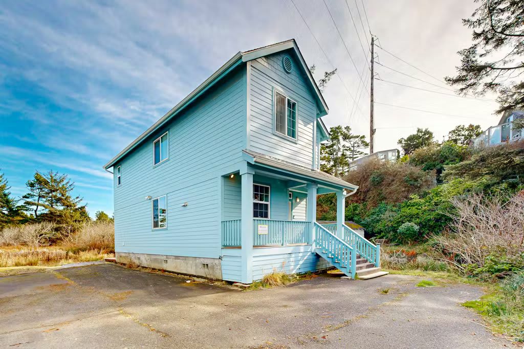 Riverfront Home, 3 Blocks to Beach | Canal Cottage