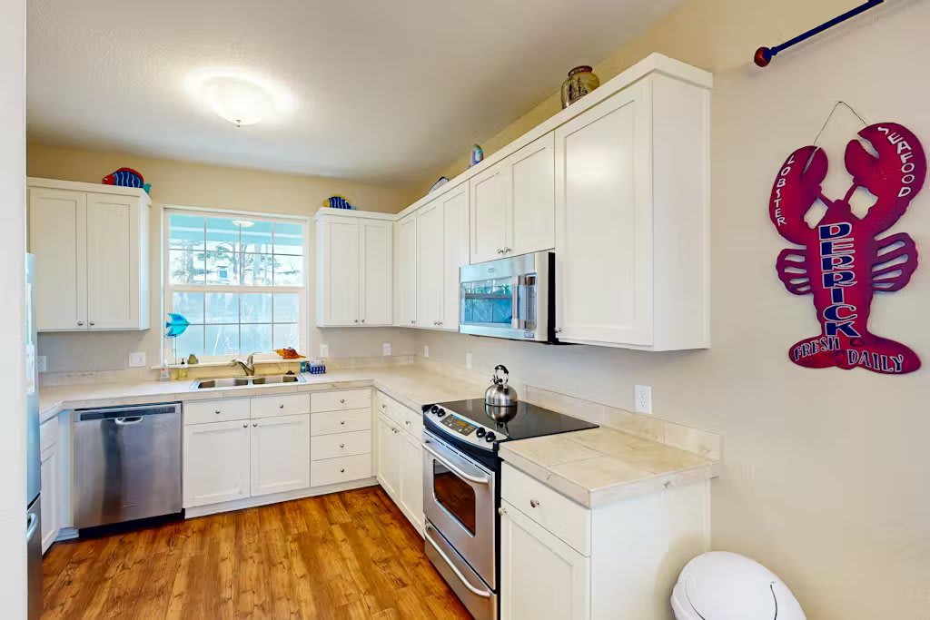 Riverfront Home, 3 Blocks to Beach | Canal Cottage