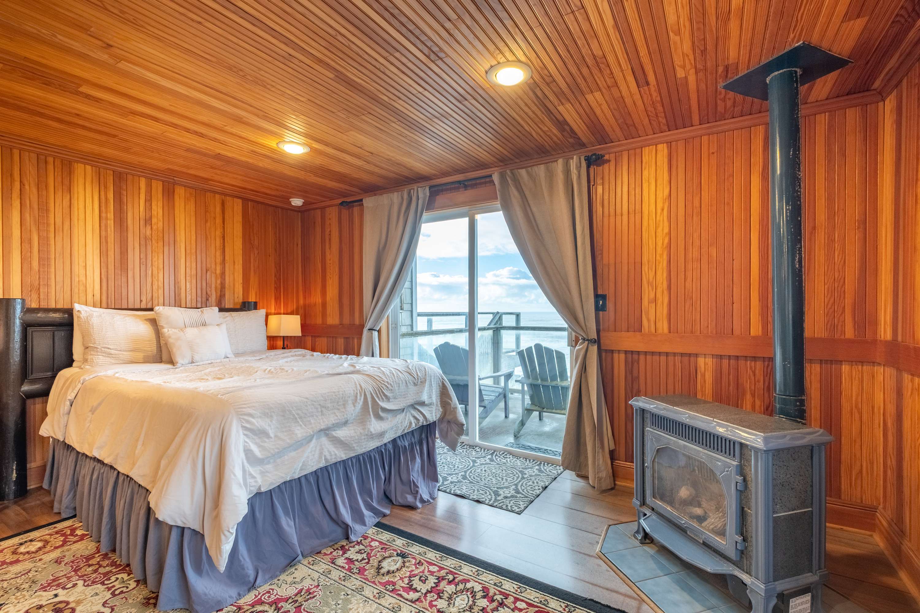 Ocean + Beach + Hot Tub | Nelscott Anchor House