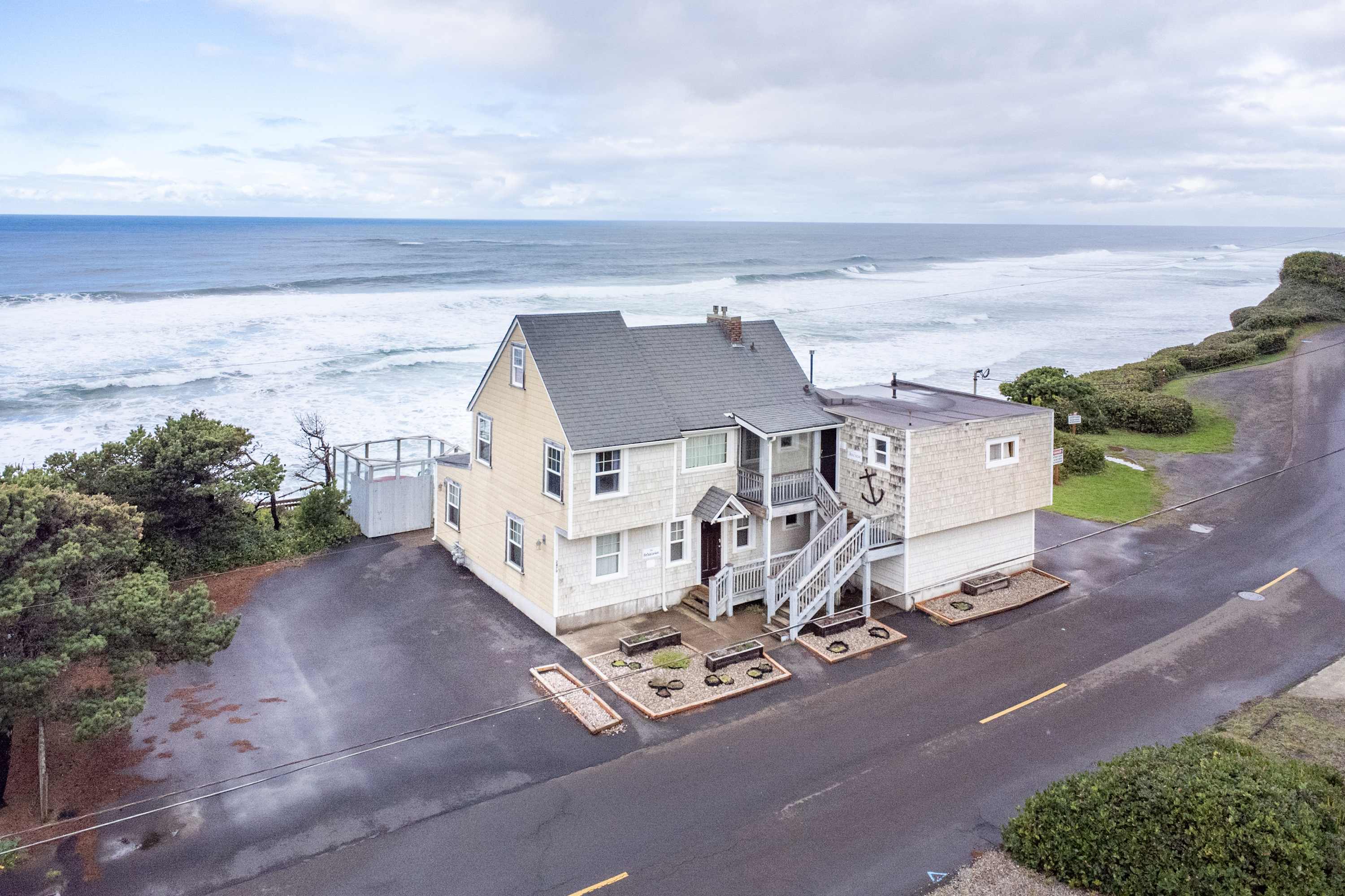 Ocean + Beach + Hot Tub | Nelscott Anchor House