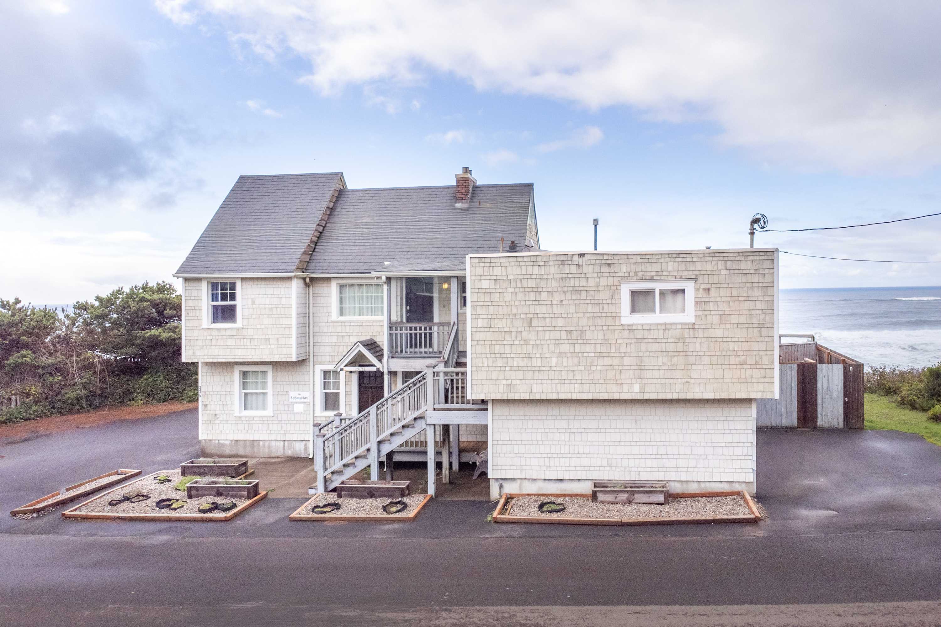 Ocean + Beach + Hot Tub | Nelscott Anchor House
