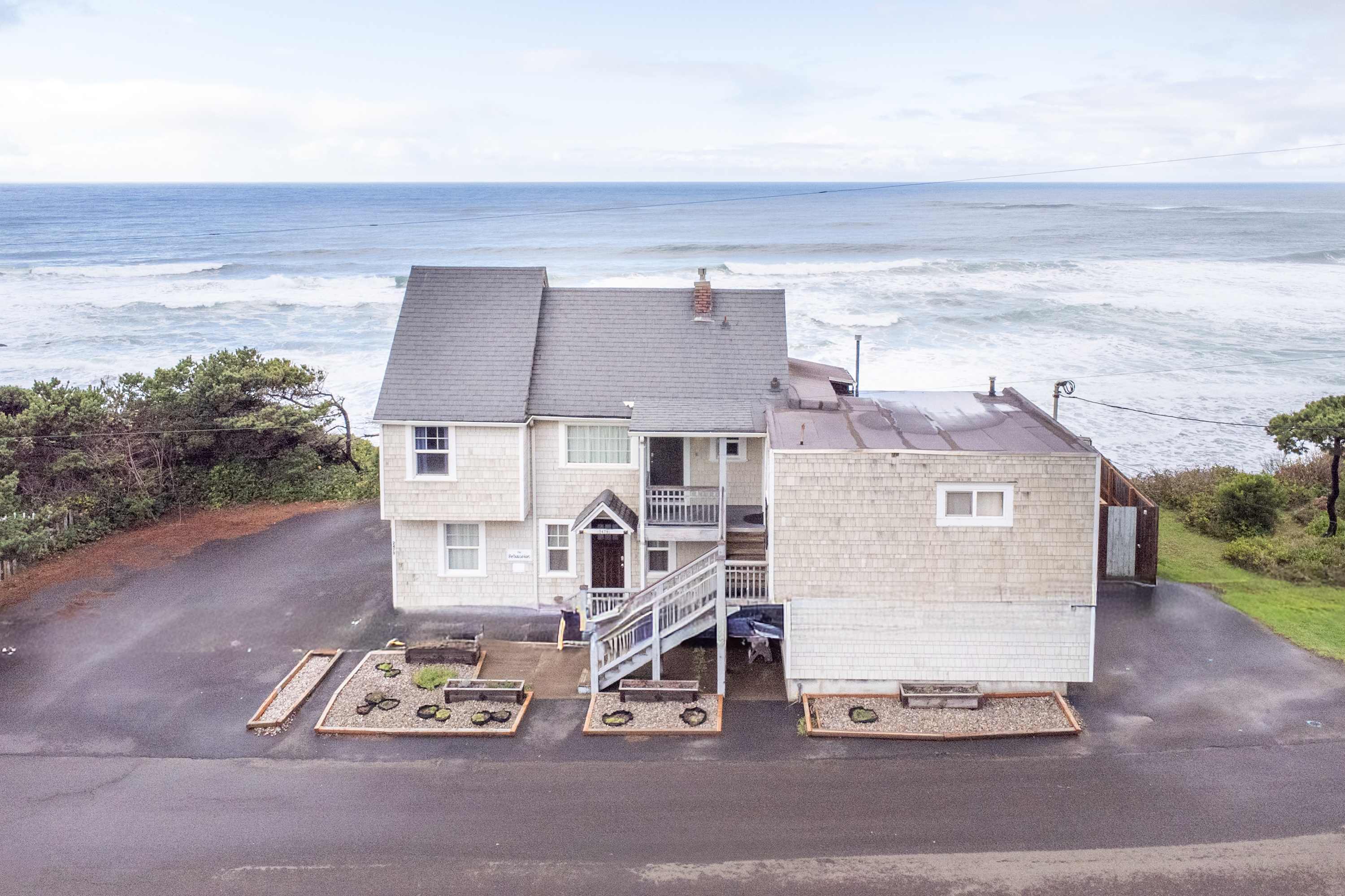 Ocean + Beach + Hot Tub | Nelscott Anchor House