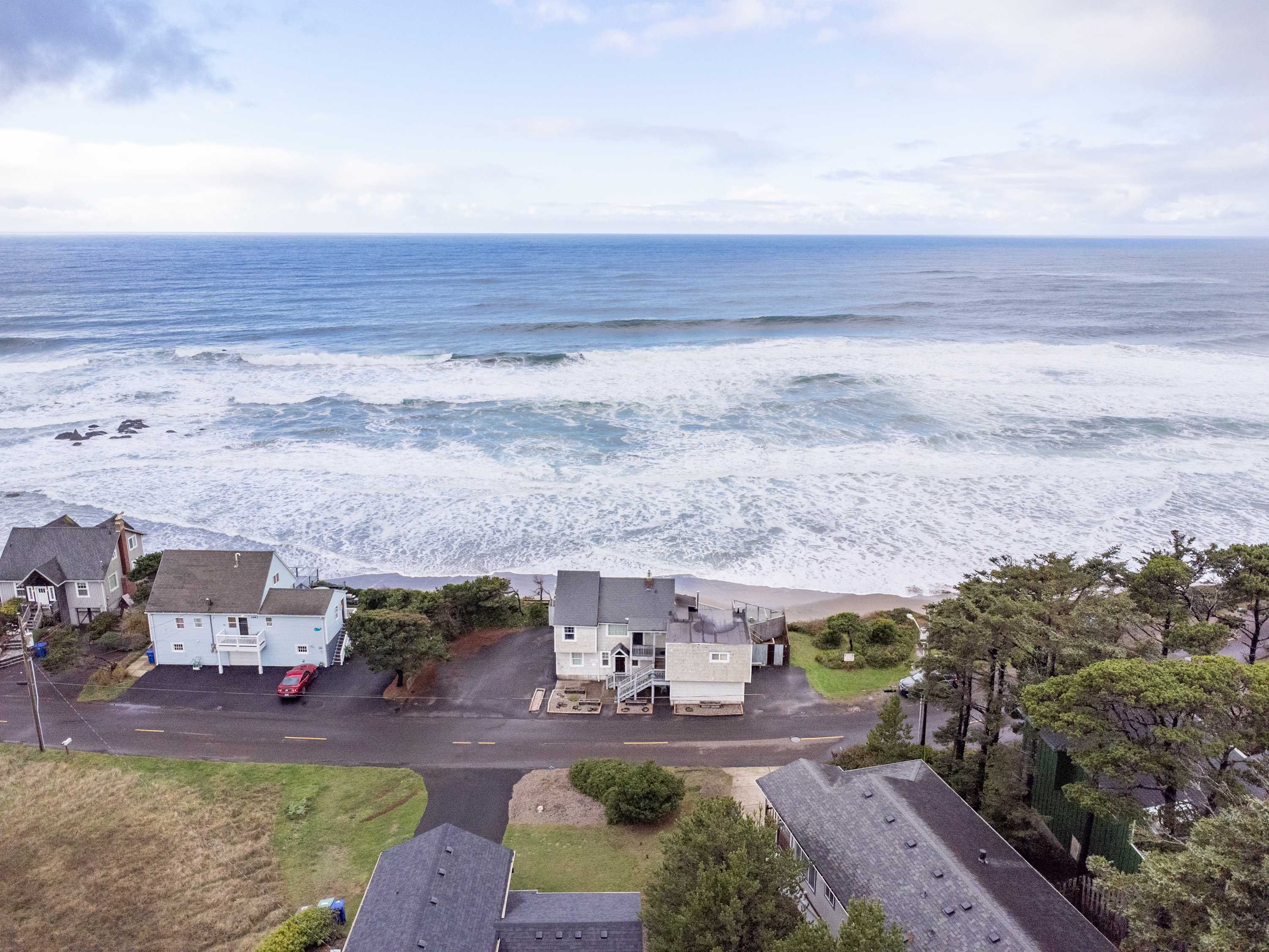 Ocean + Beach + Hot Tub | Nelscott Anchor House