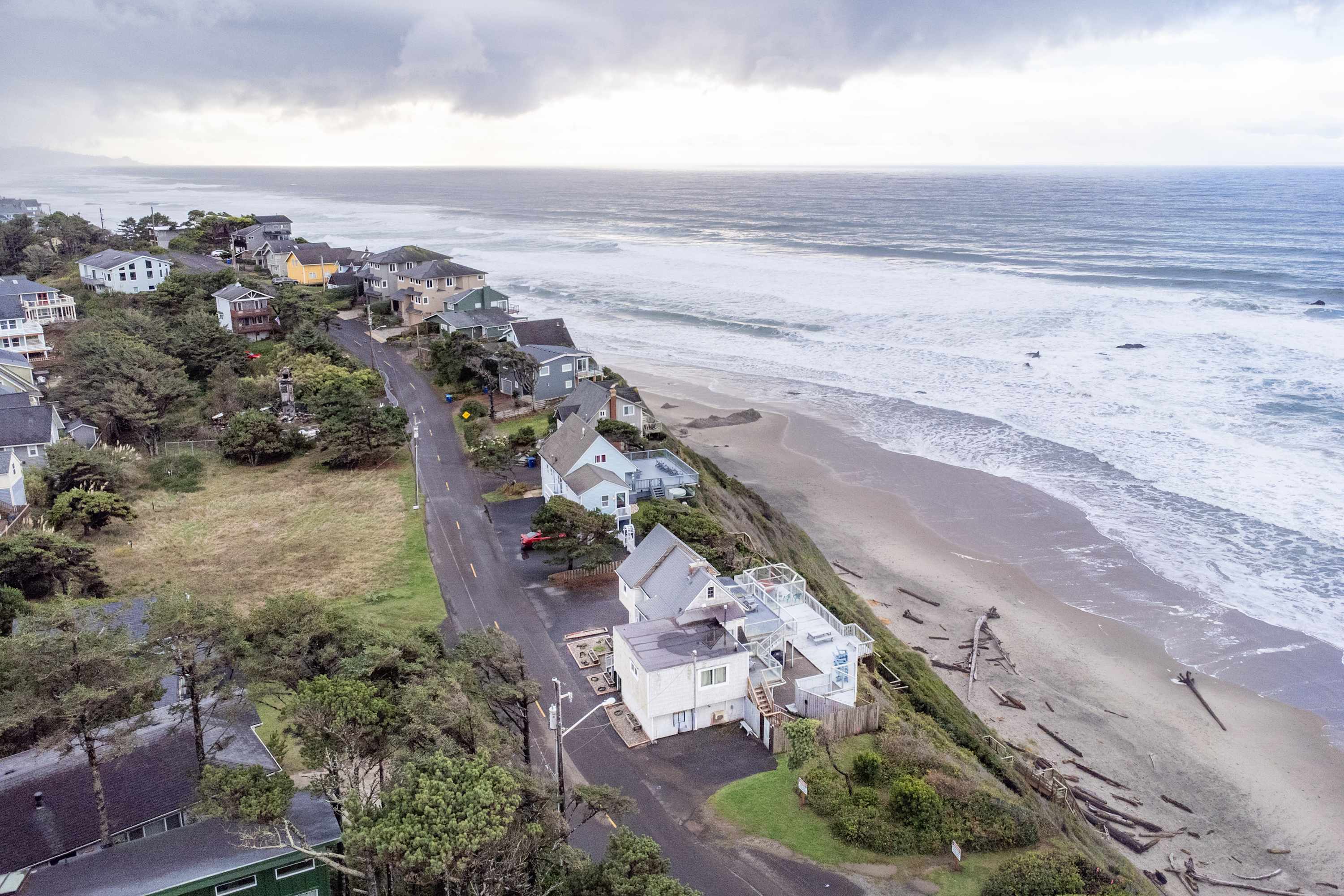Ocean + Beach + Hot Tub | Nelscott Anchor House