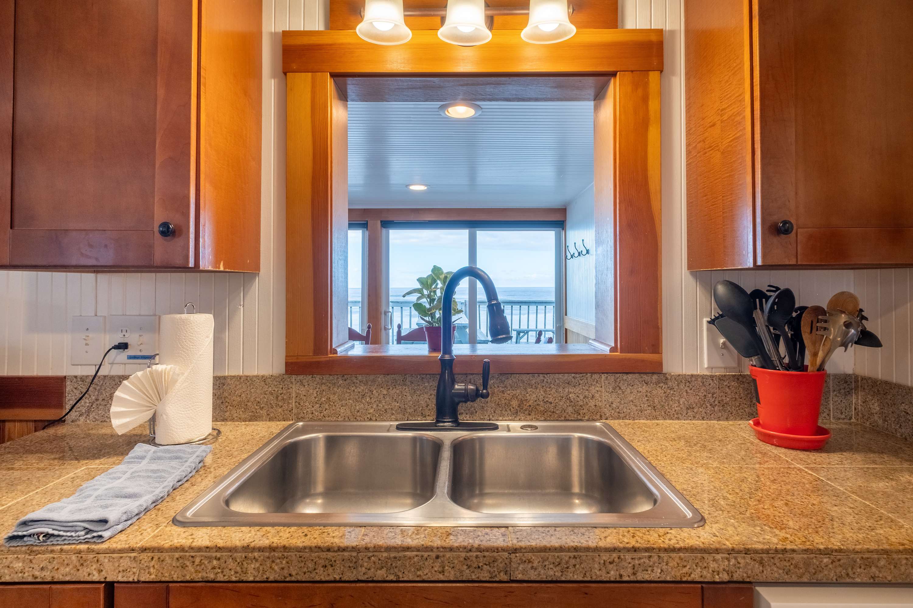 Ocean + Beach + Hot Tub | Nelscott Anchor House