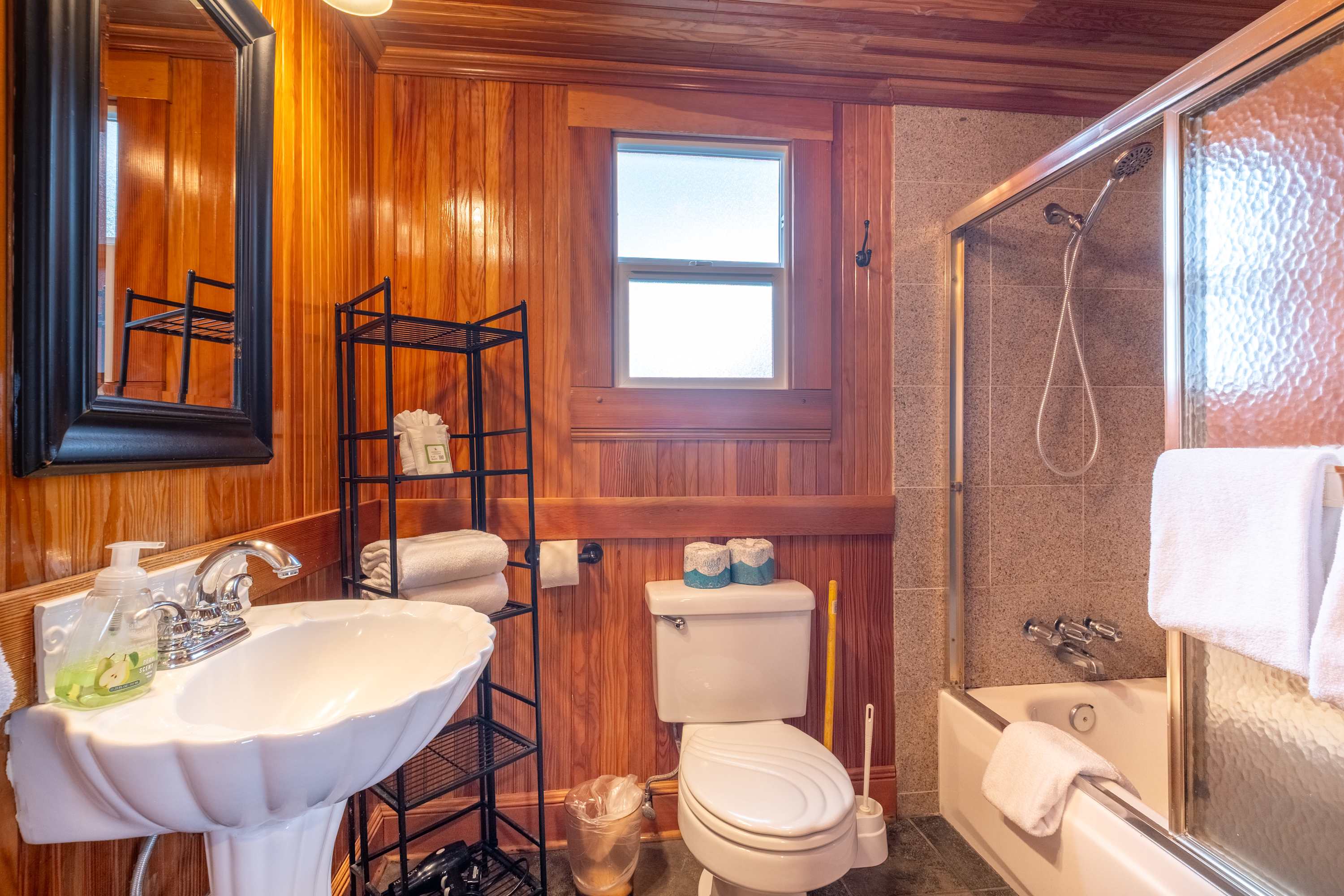 Ocean + Beach + Hot Tub | Nelscott Anchor House