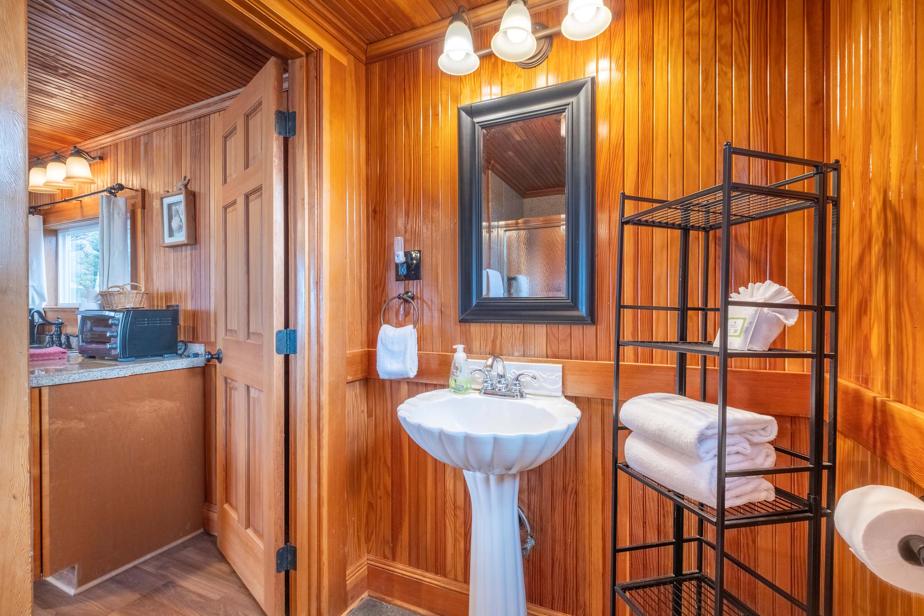 Ocean + Beach + Hot Tub | Nelscott Anchor House