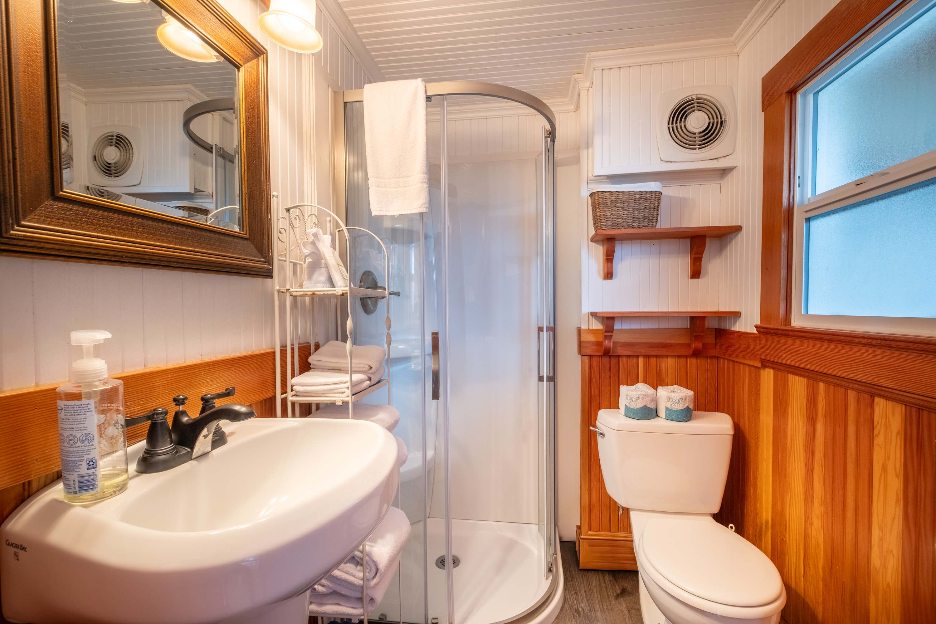 Ocean + Beach + Hot Tub | Nelscott Anchor House