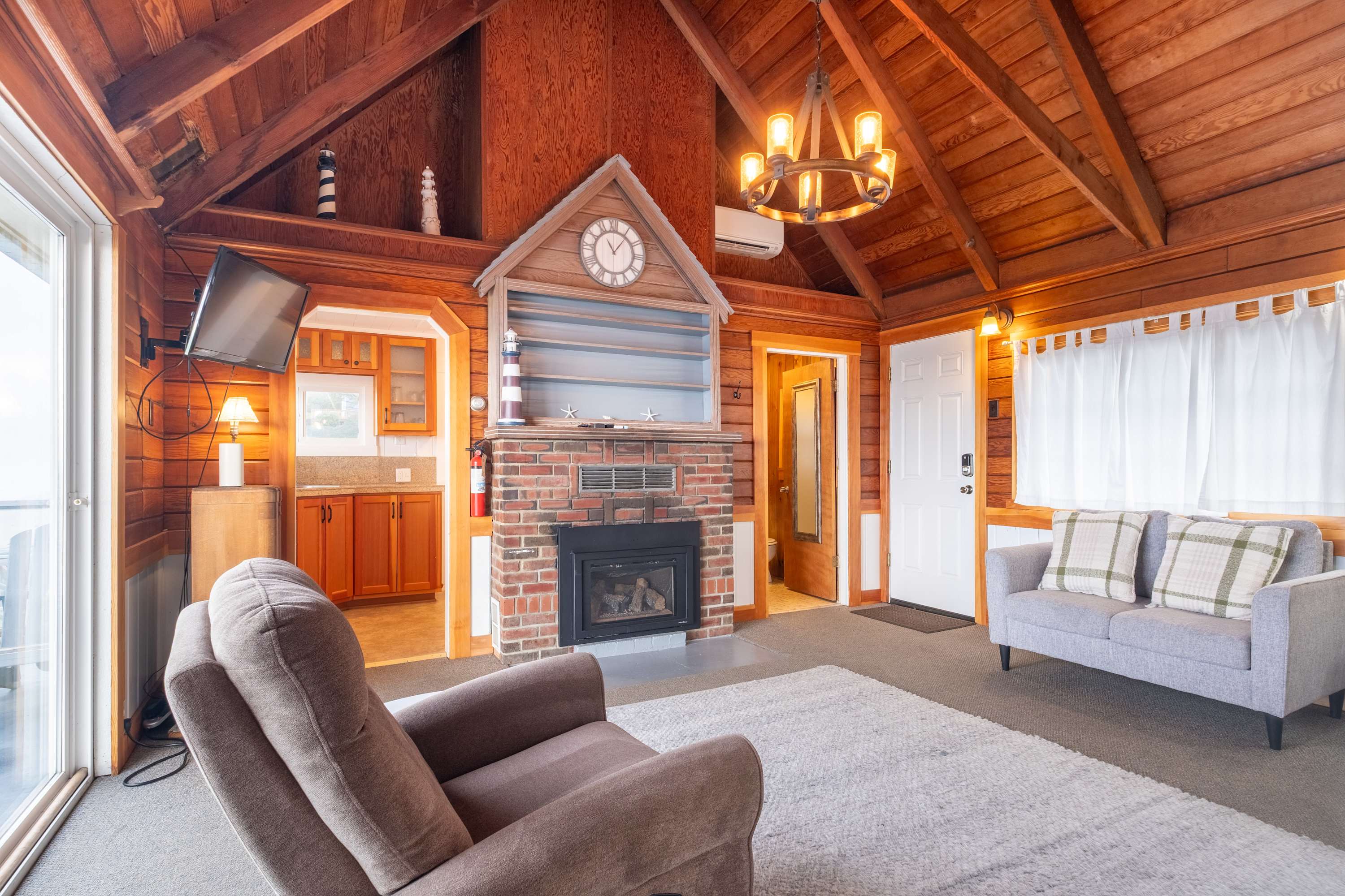 Ocean + Beach + Hot Tub | Nelscott Anchor House