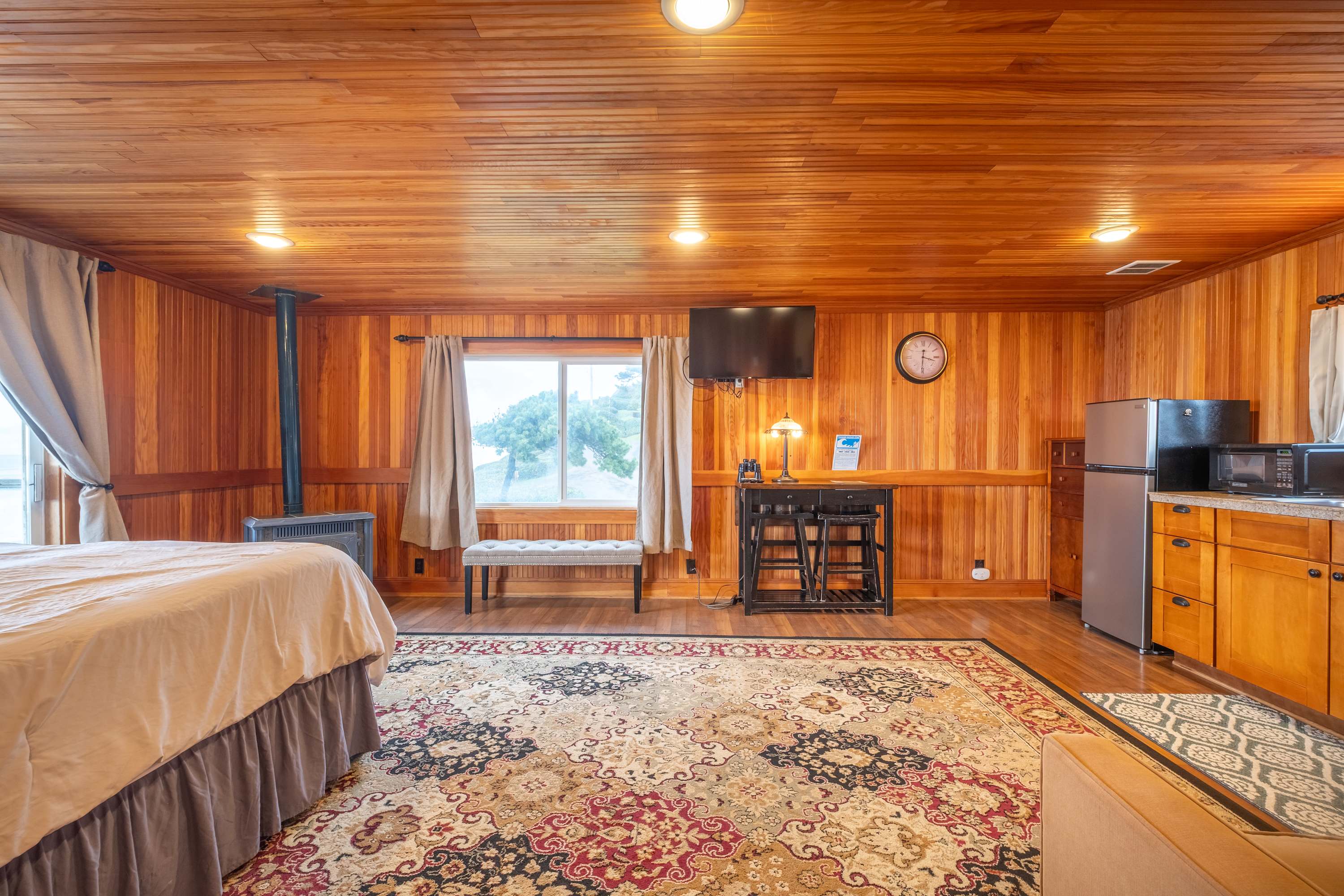 Ocean + Beach + Hot Tub | Nelscott Anchor House