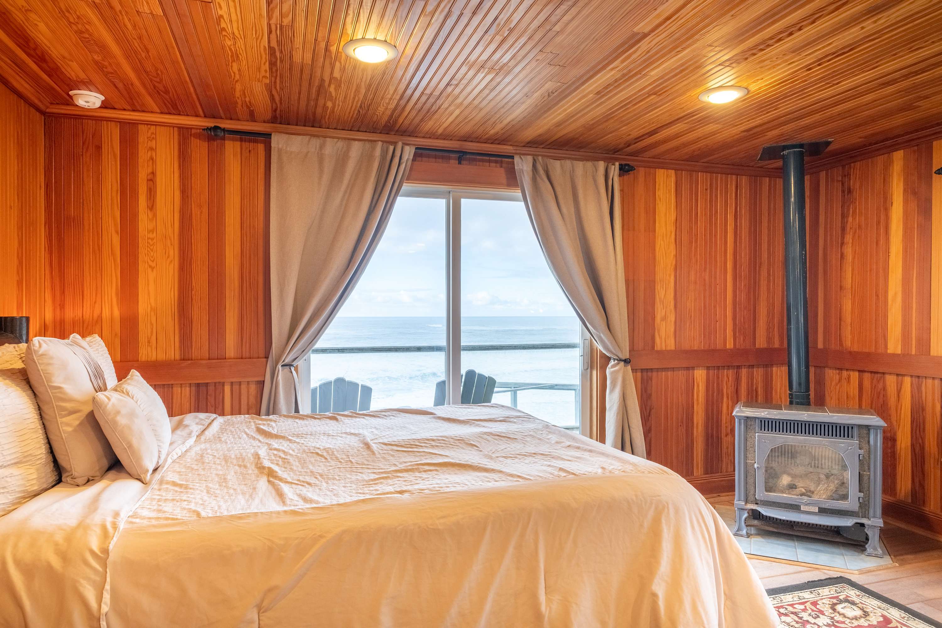 Ocean + Beach + Hot Tub | Nelscott Anchor House