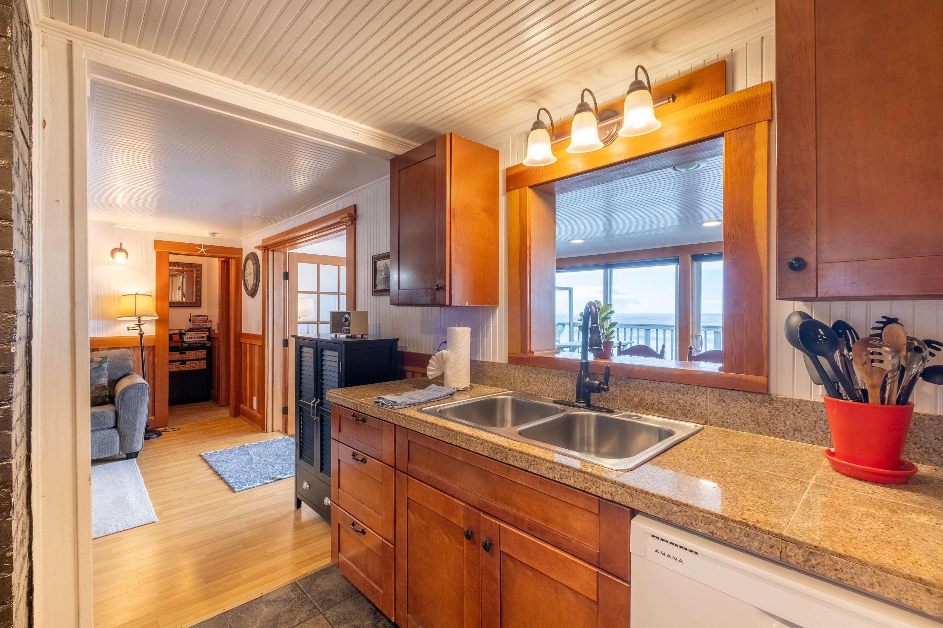 Ocean + Beach + Hot Tub | Nelscott Anchor House