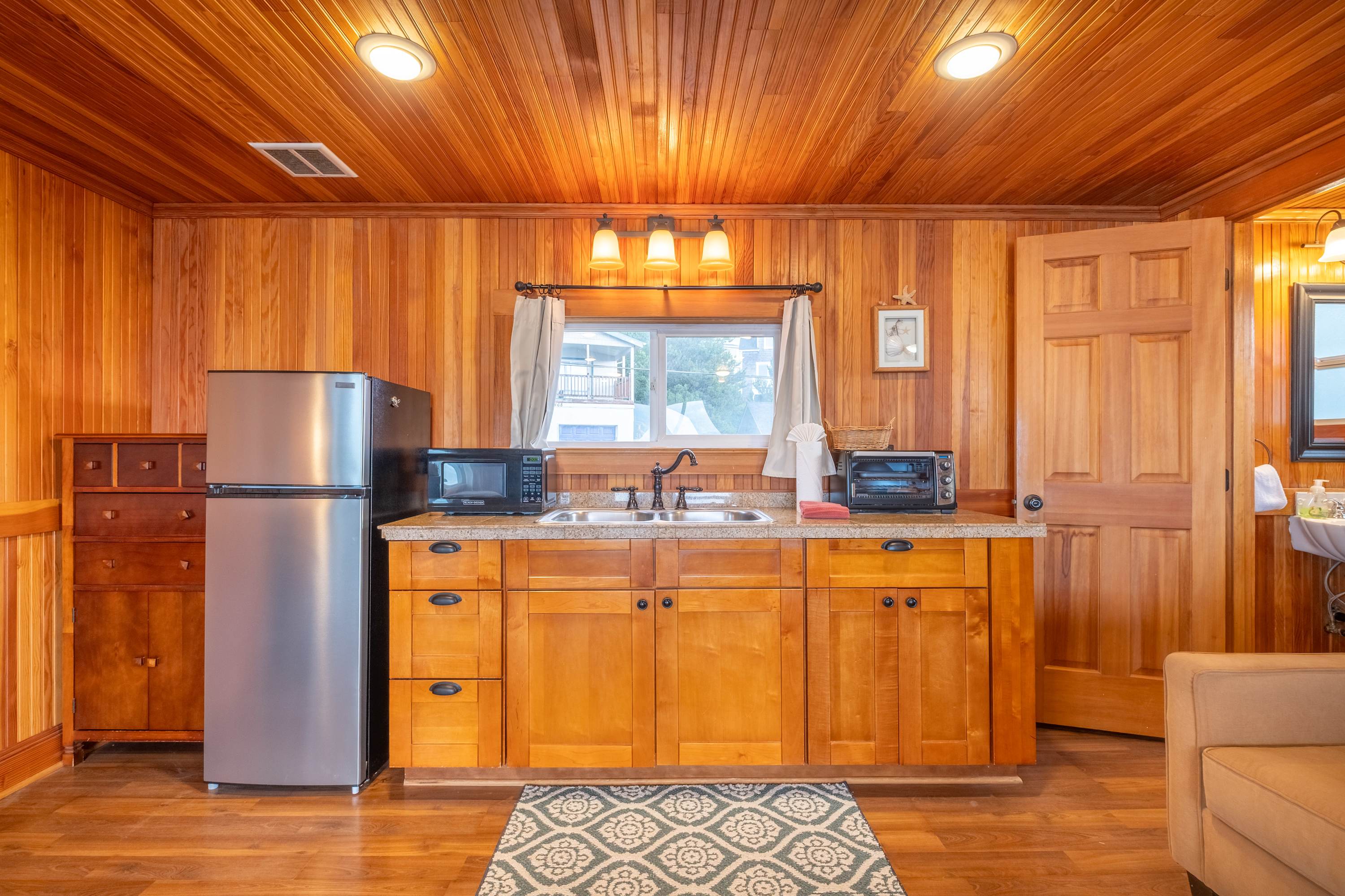 Ocean + Beach + Hot Tub | Nelscott Anchor House