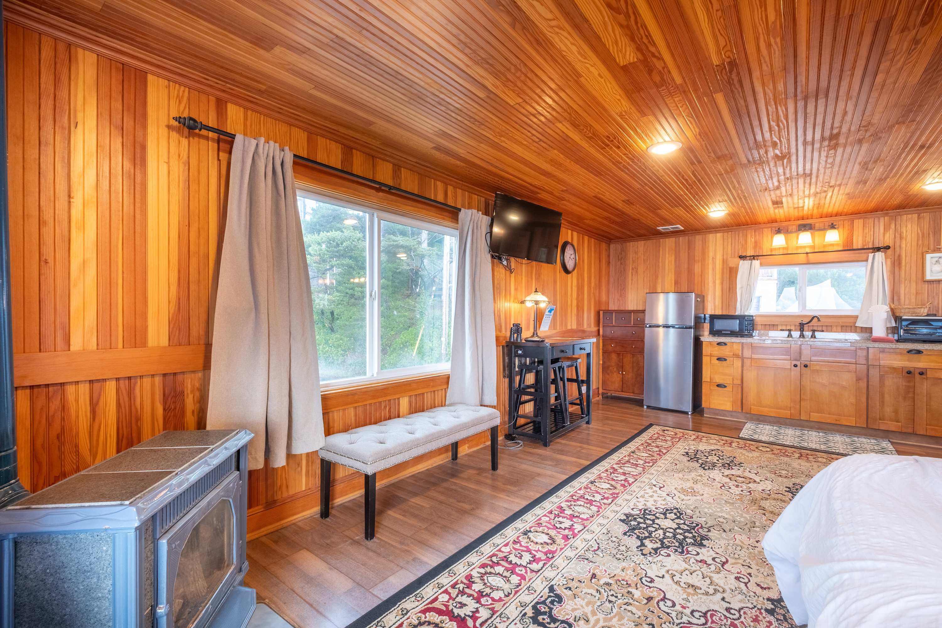 Ocean + Beach + Hot Tub | Nelscott Anchor House