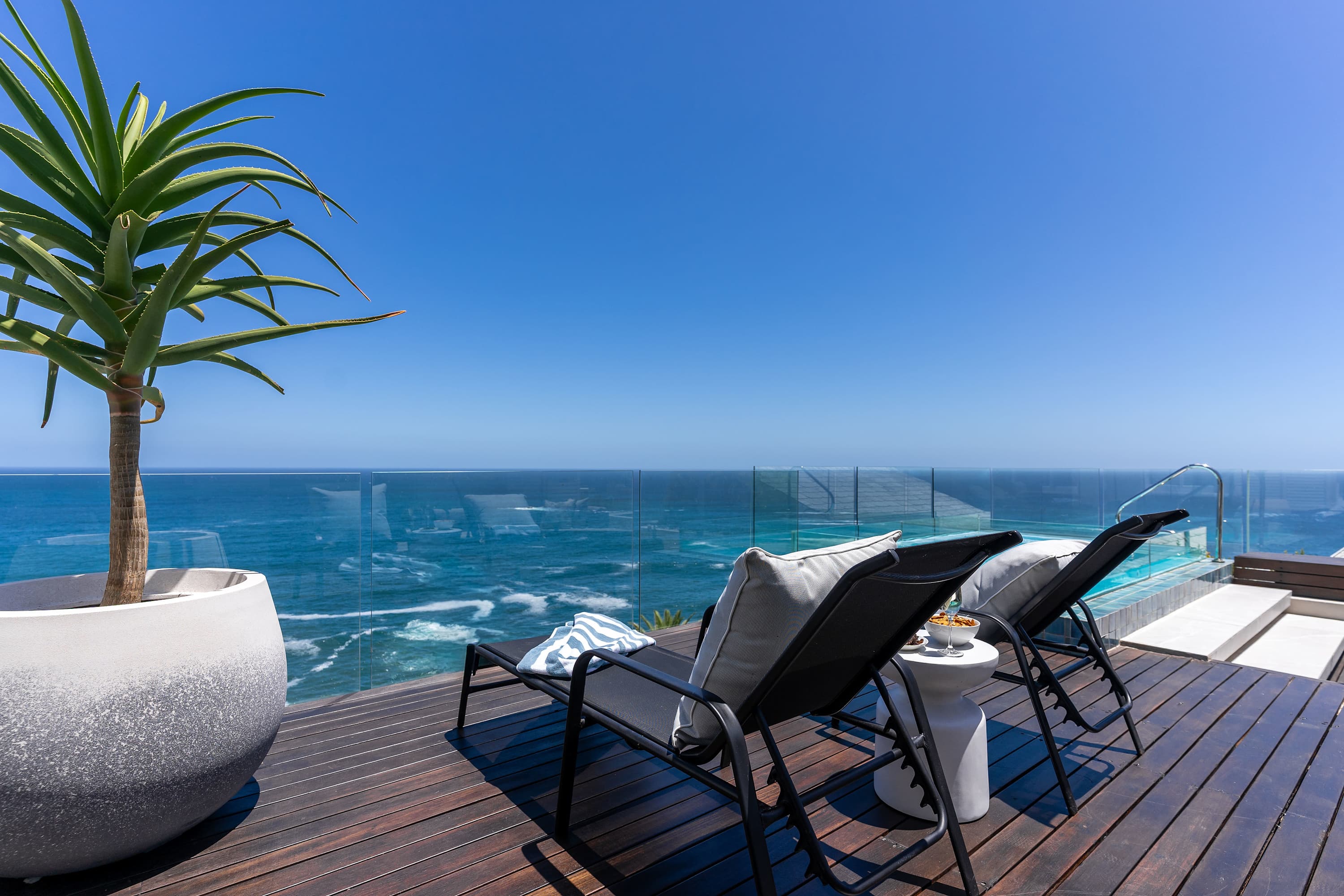 Villa Bahia - Bantry Bay, Ultra Lux, 2 Pools, Views — Cape Town, Western Cape — vacation rental