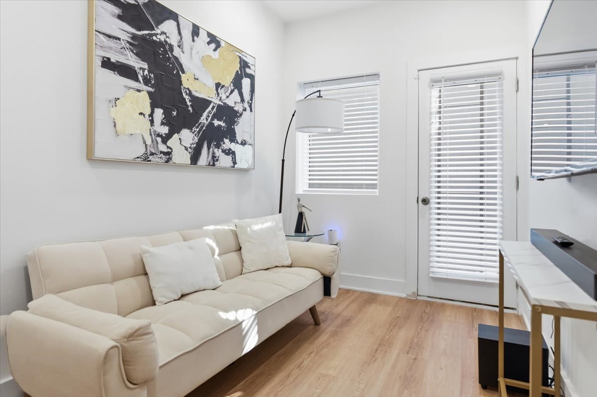 The Modern & Quiet DC Basement Apartment