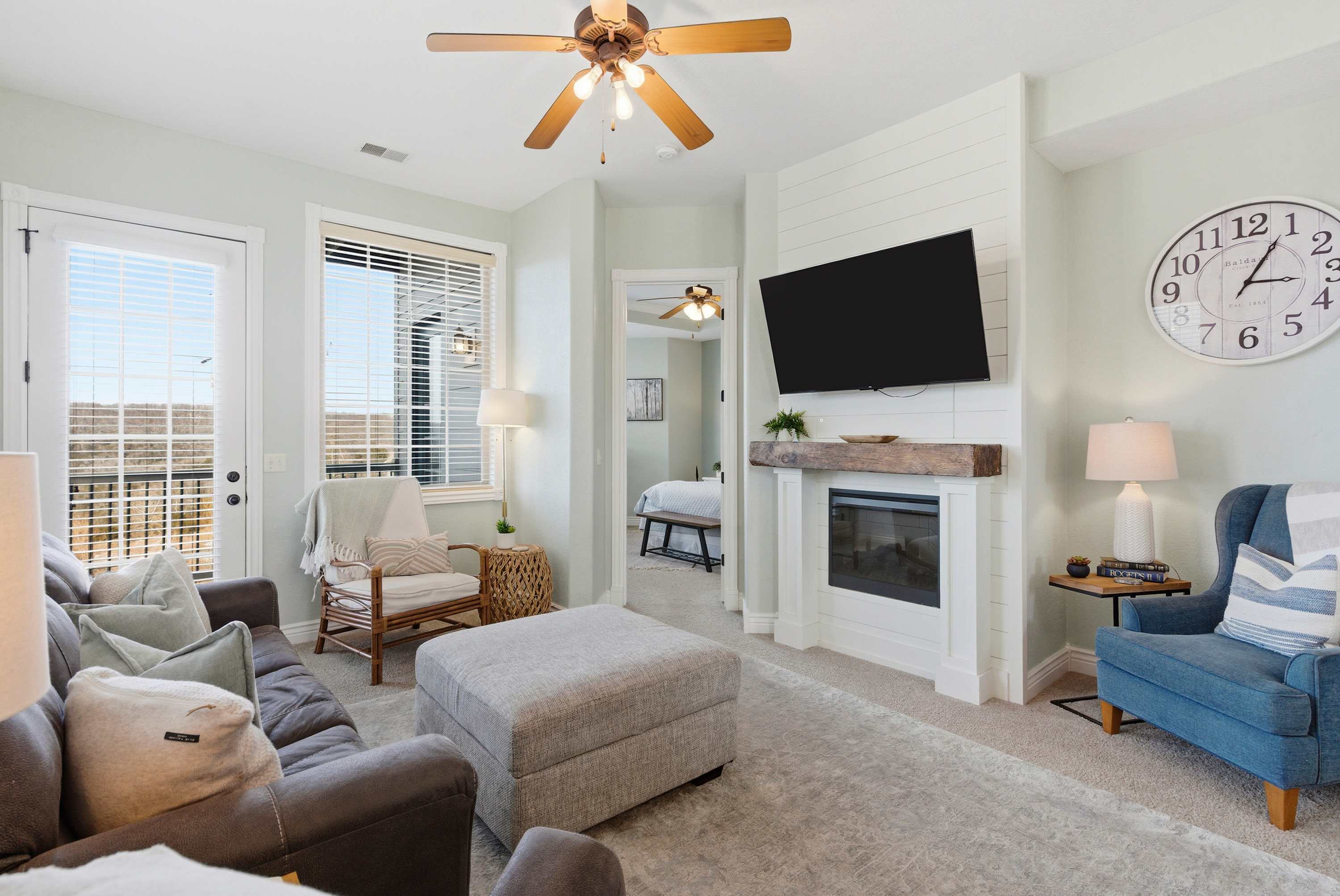 Stone Cliff Oasis – Scenic Views