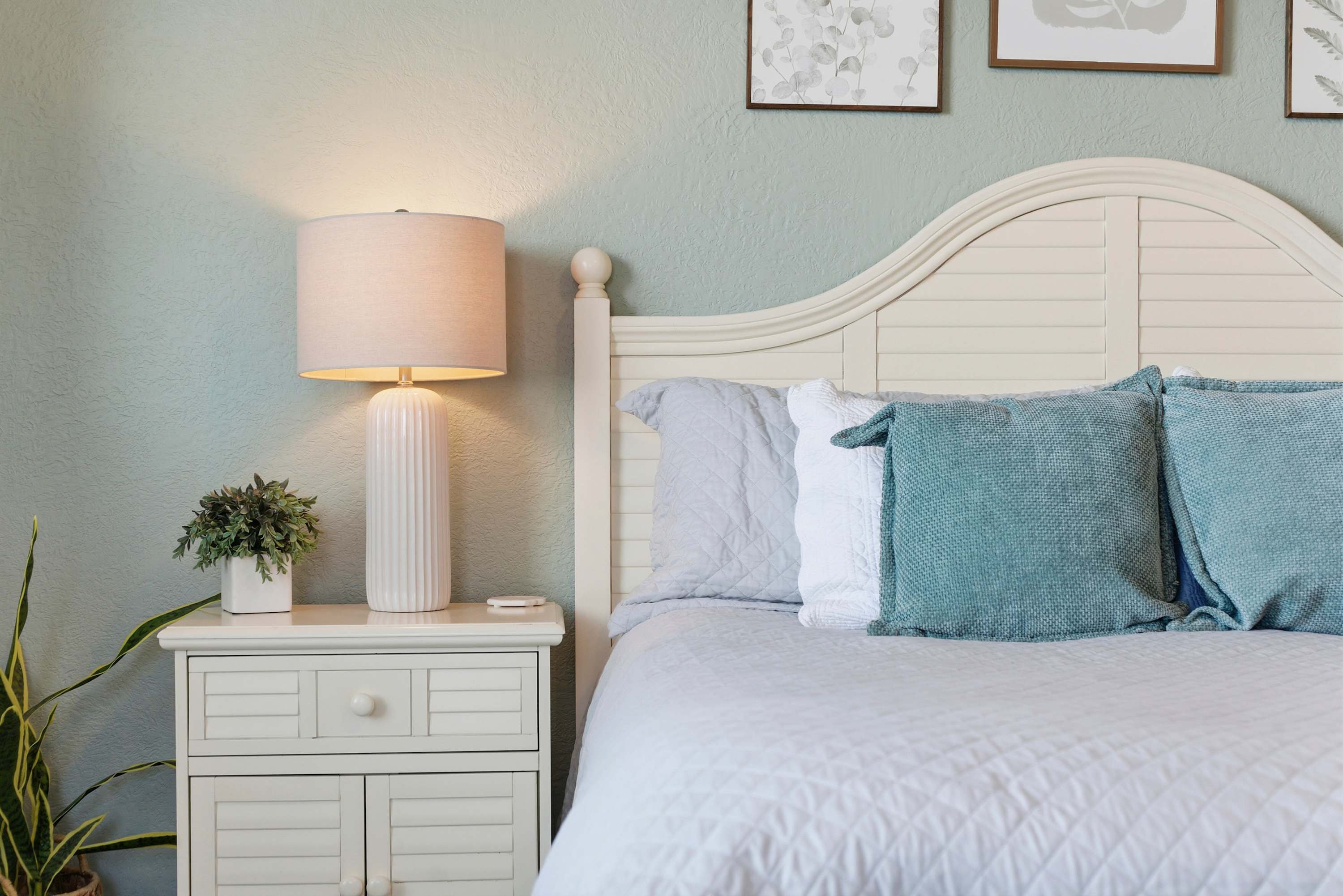 The primary king suite boasts a smart TV & ensuite bath​