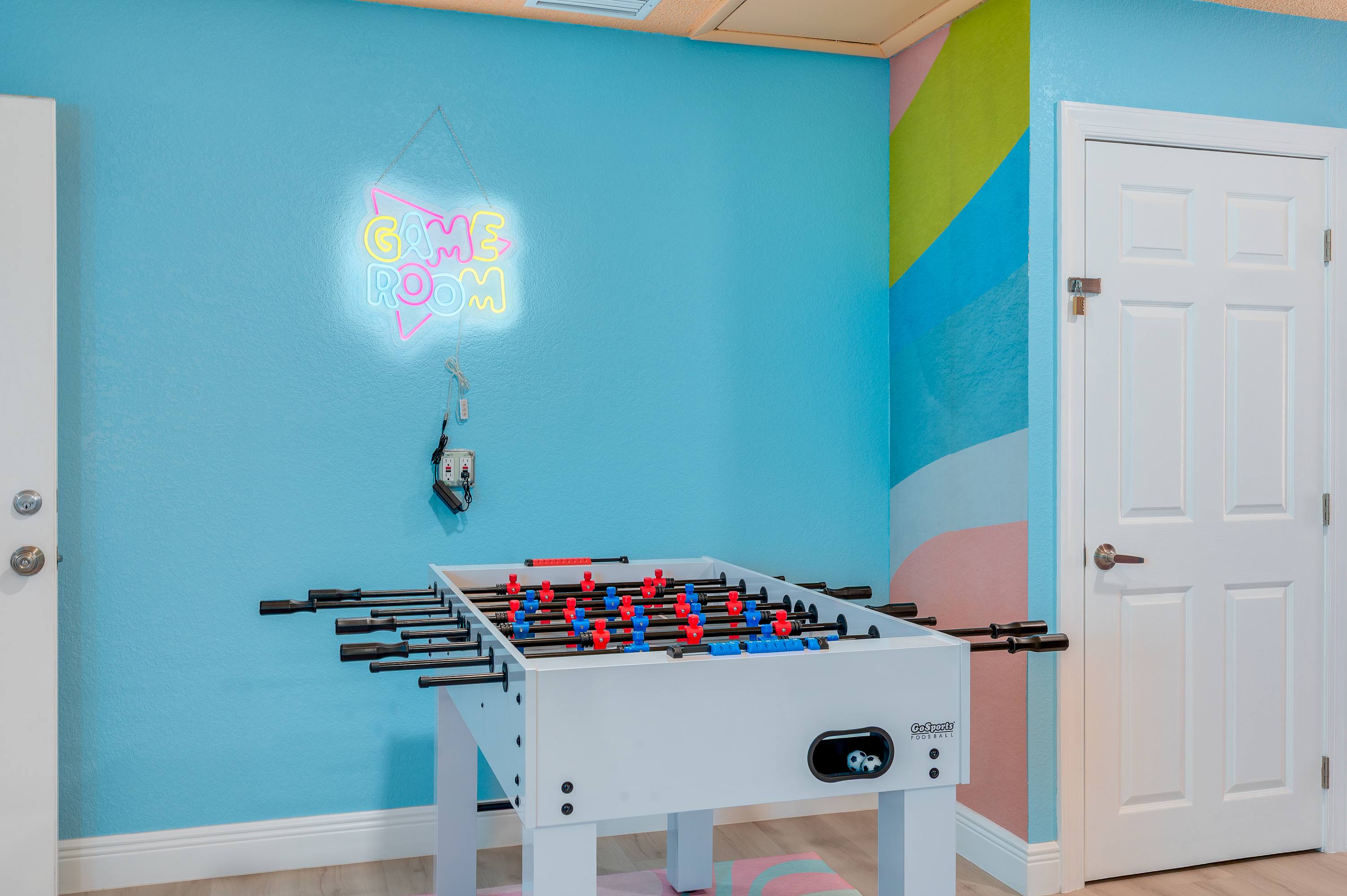 Family retreat w/pool, putting green & cornhole