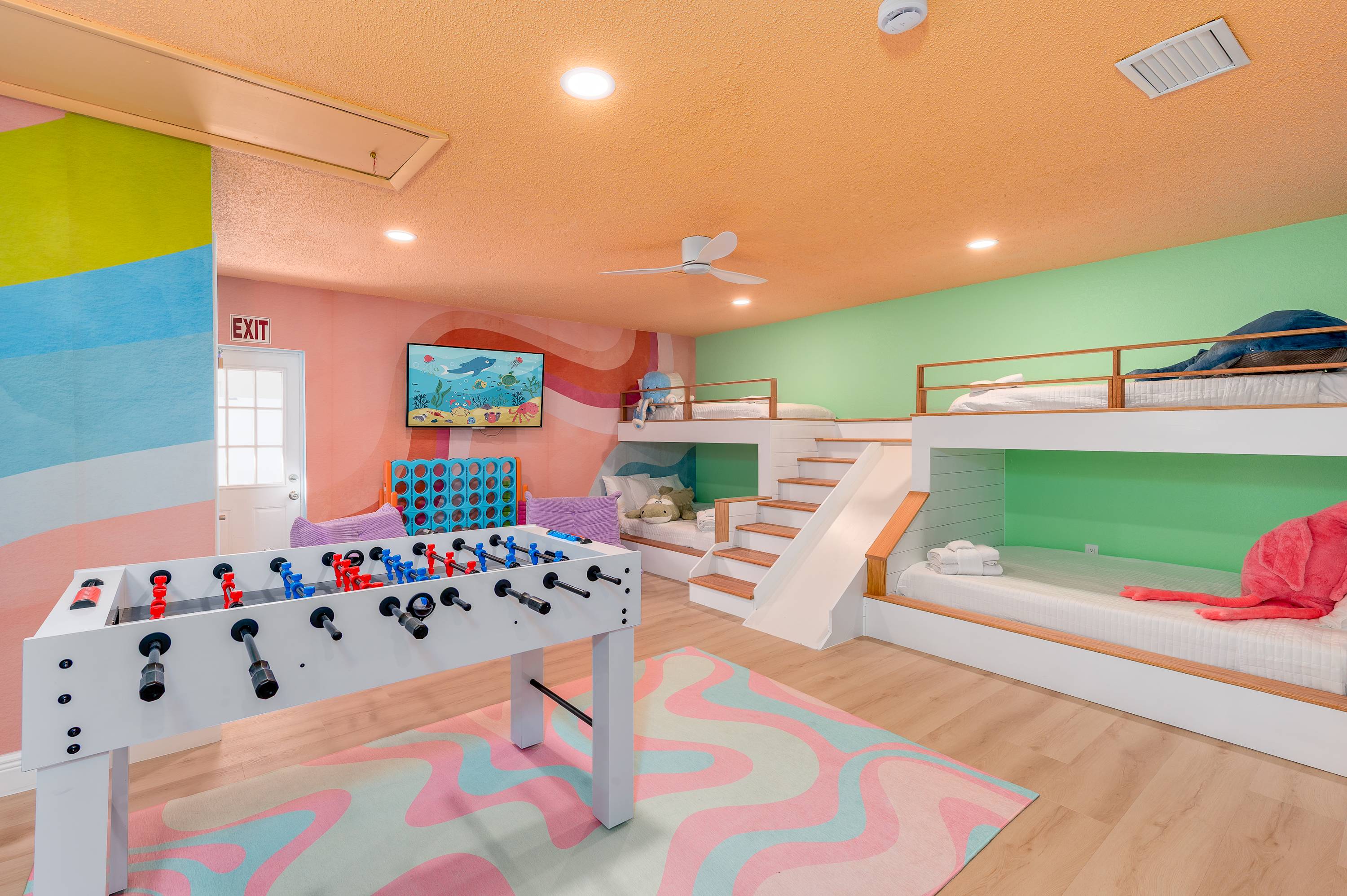 Family retreat w/pool, putting green & cornhole