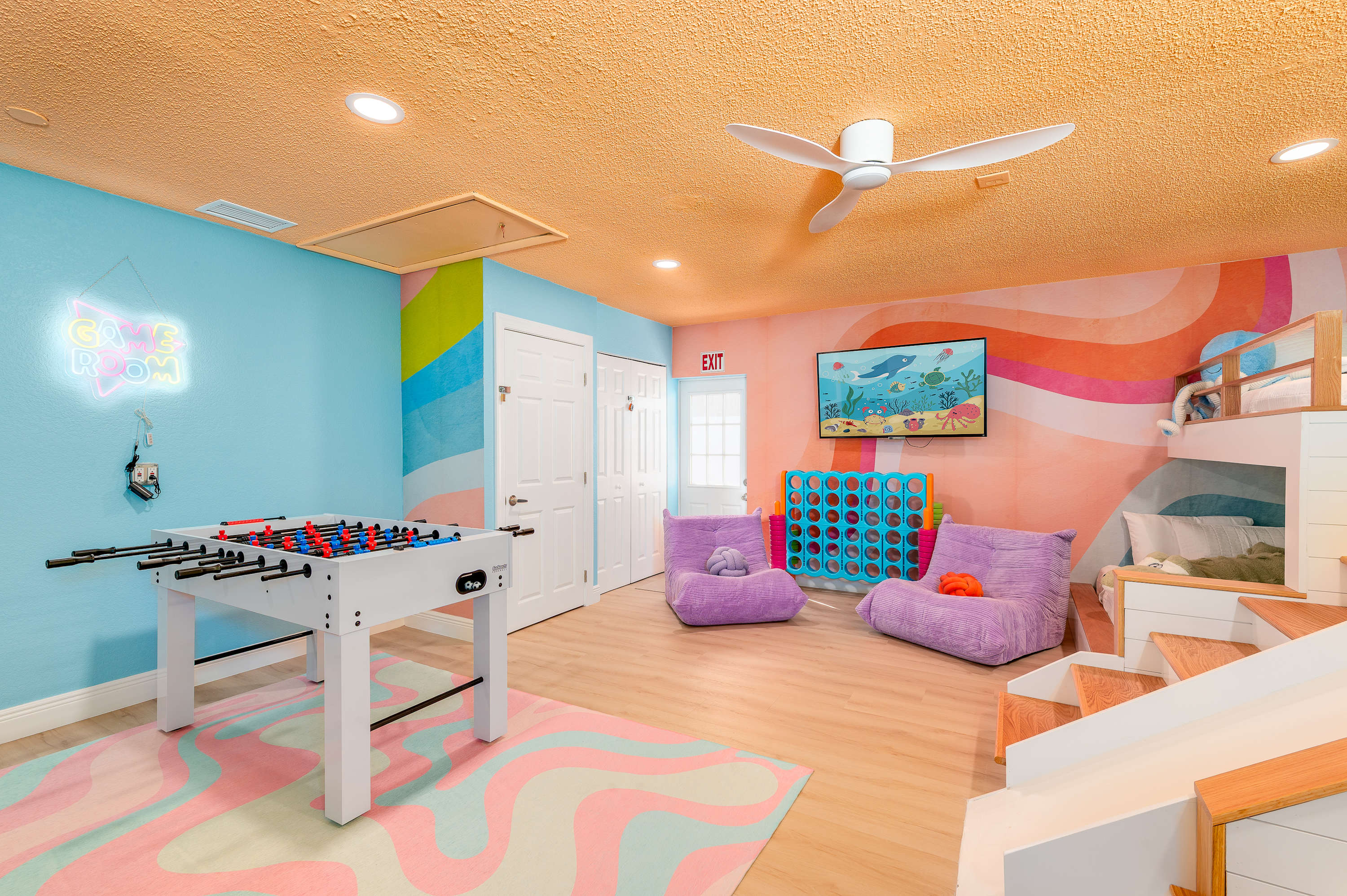 Family retreat w/pool, putting green & cornhole