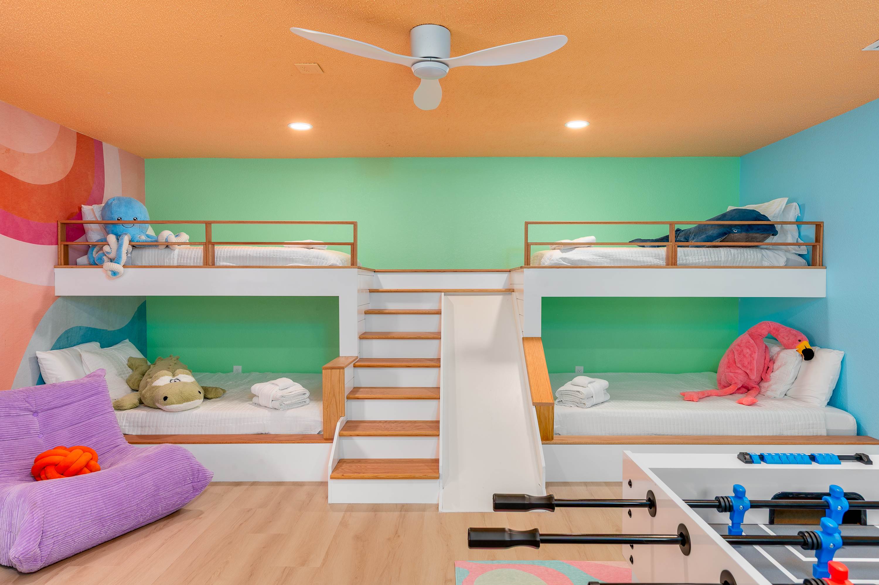 Family retreat w/pool, putting green & cornhole