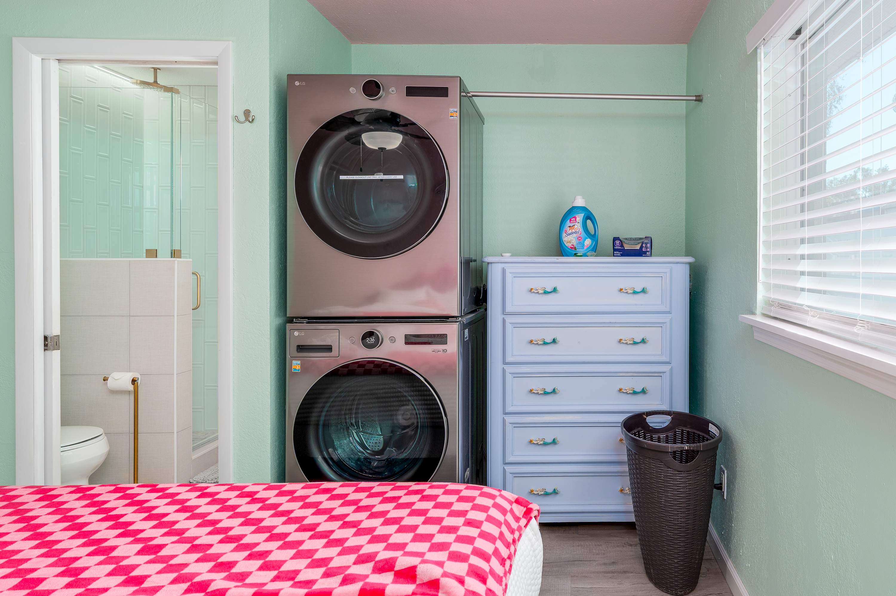 Family retreat w/pool, putting green & cornhole