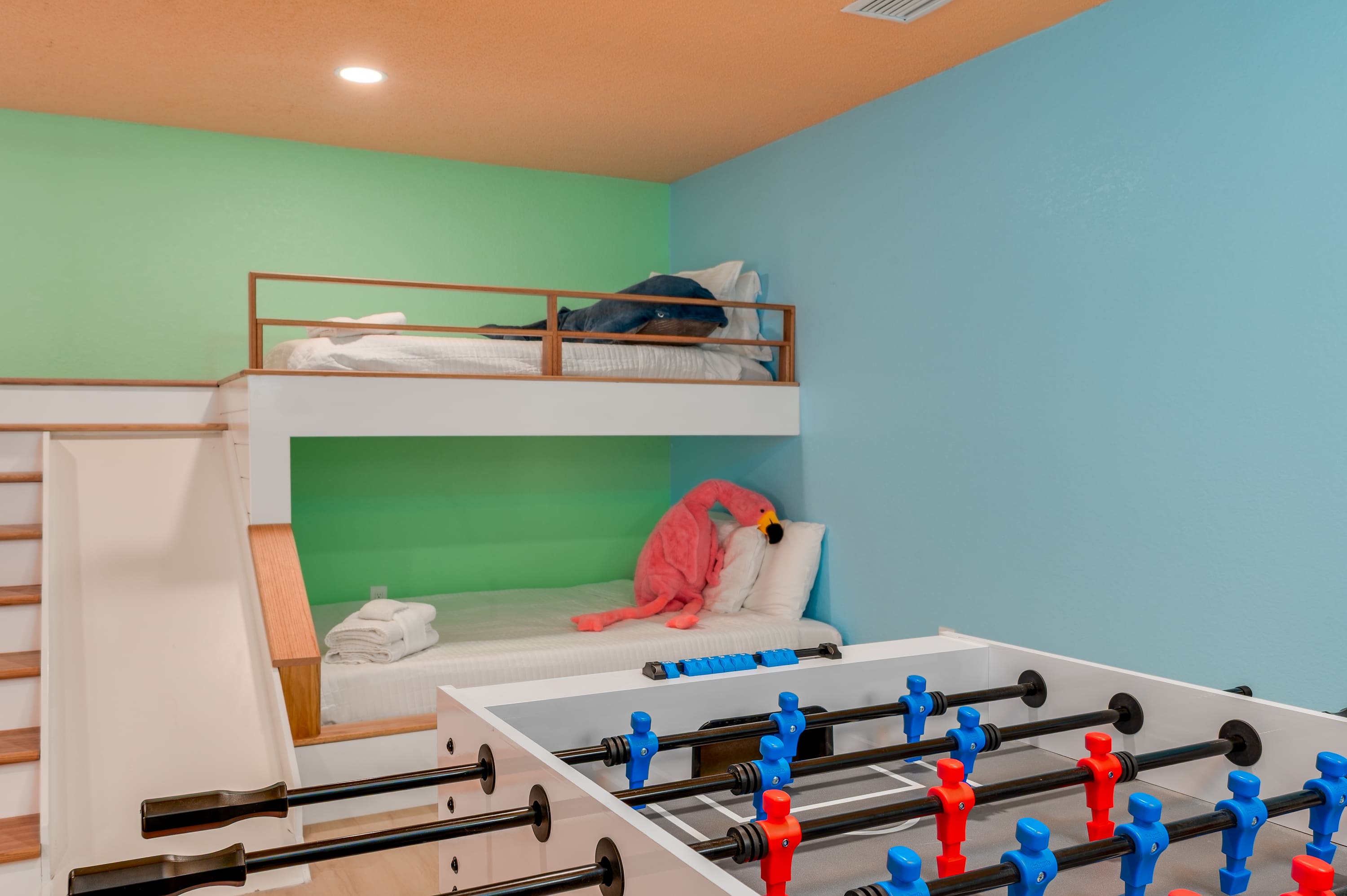 Family retreat w/pool, putting green & cornhole