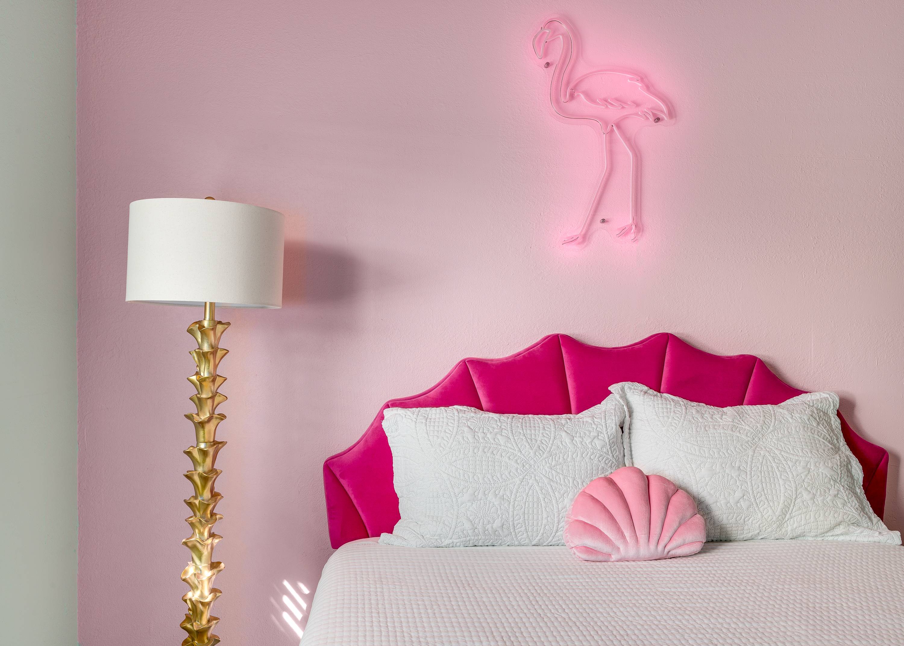 Family retreat w/pool, putting green & cornhole