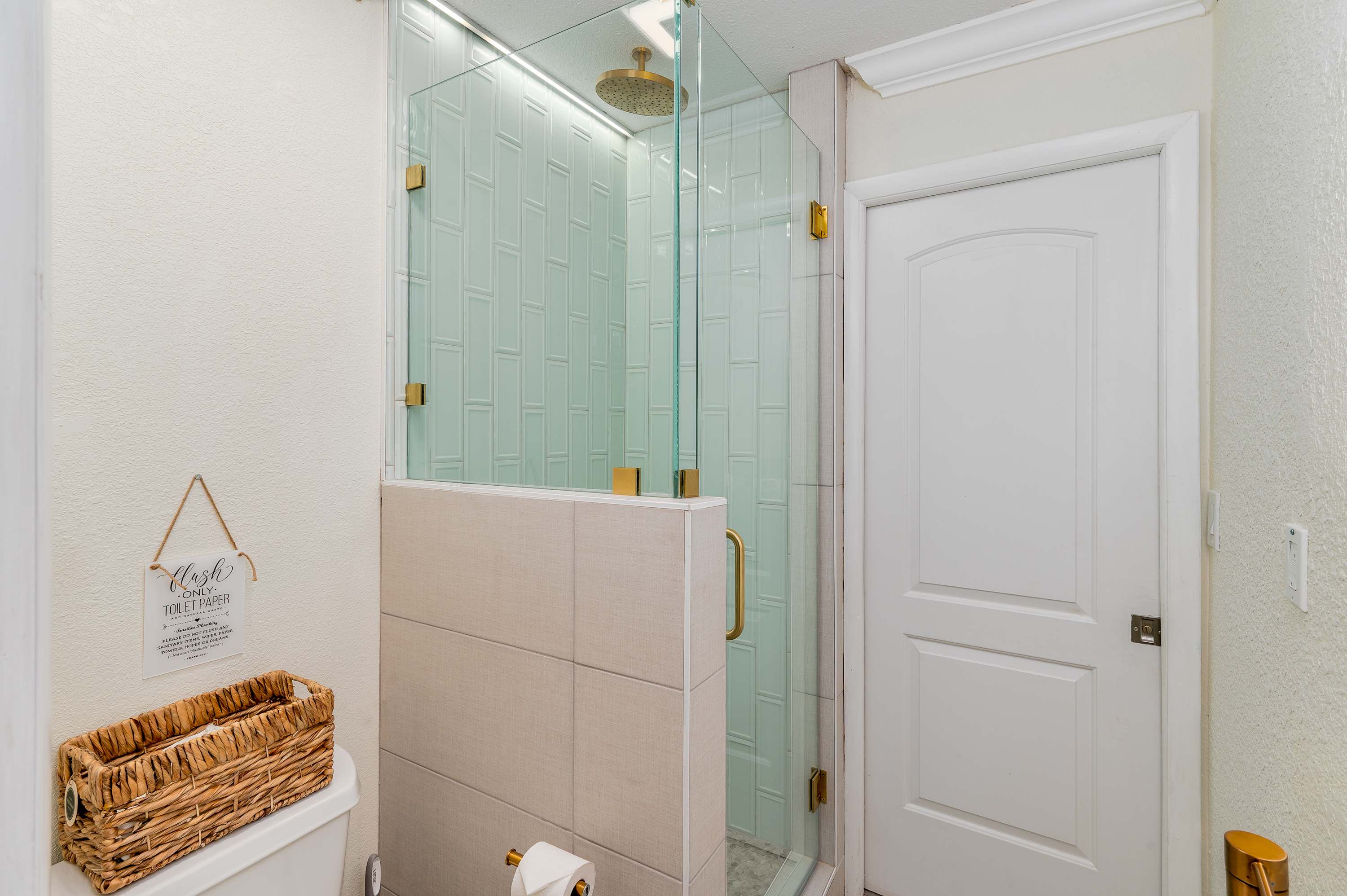 Family retreat w/pool, putting green & cornhole